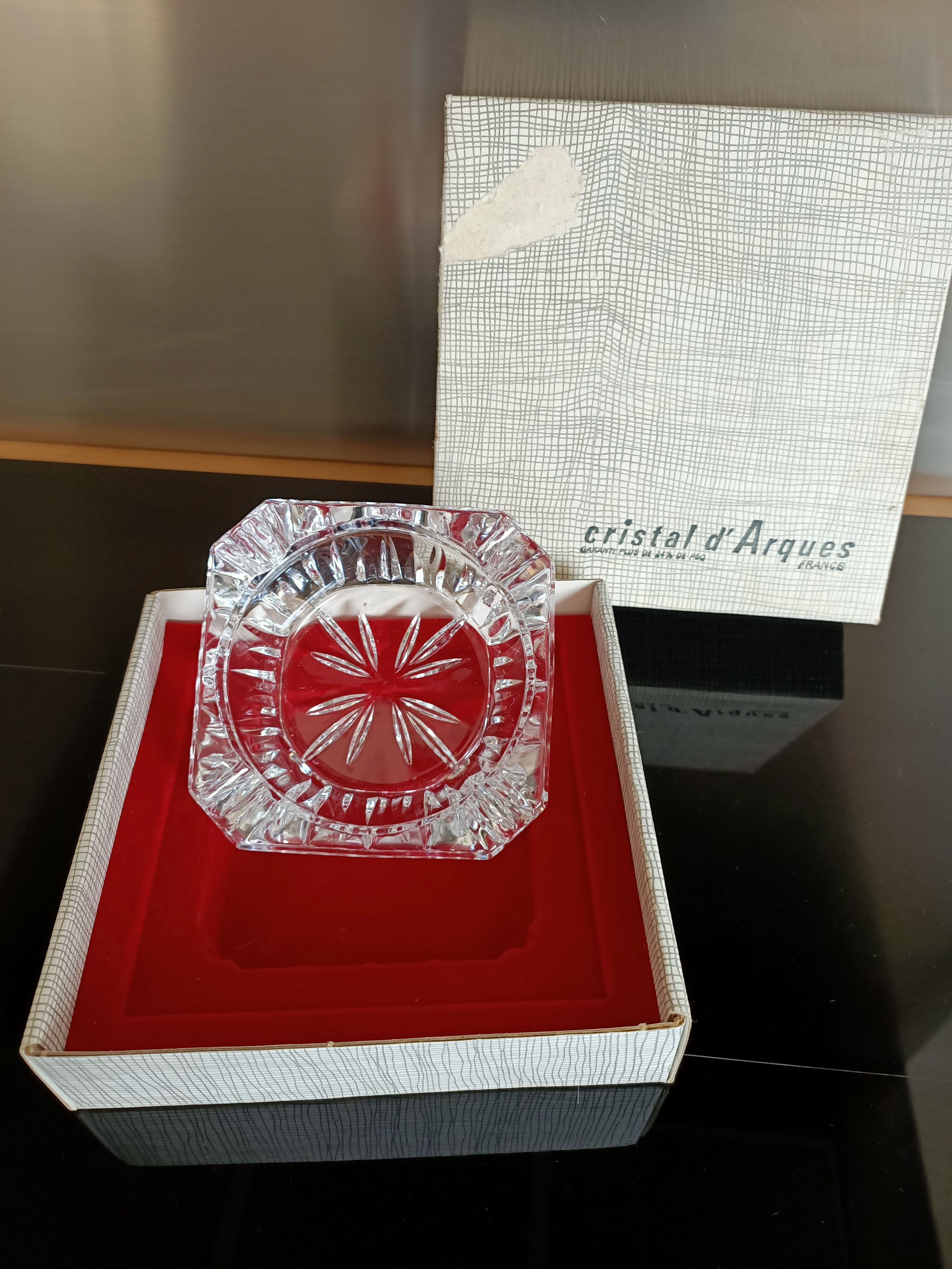 Crystal ashtray 10.2x10.2 cm