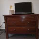 Colonial-style back-up furniture