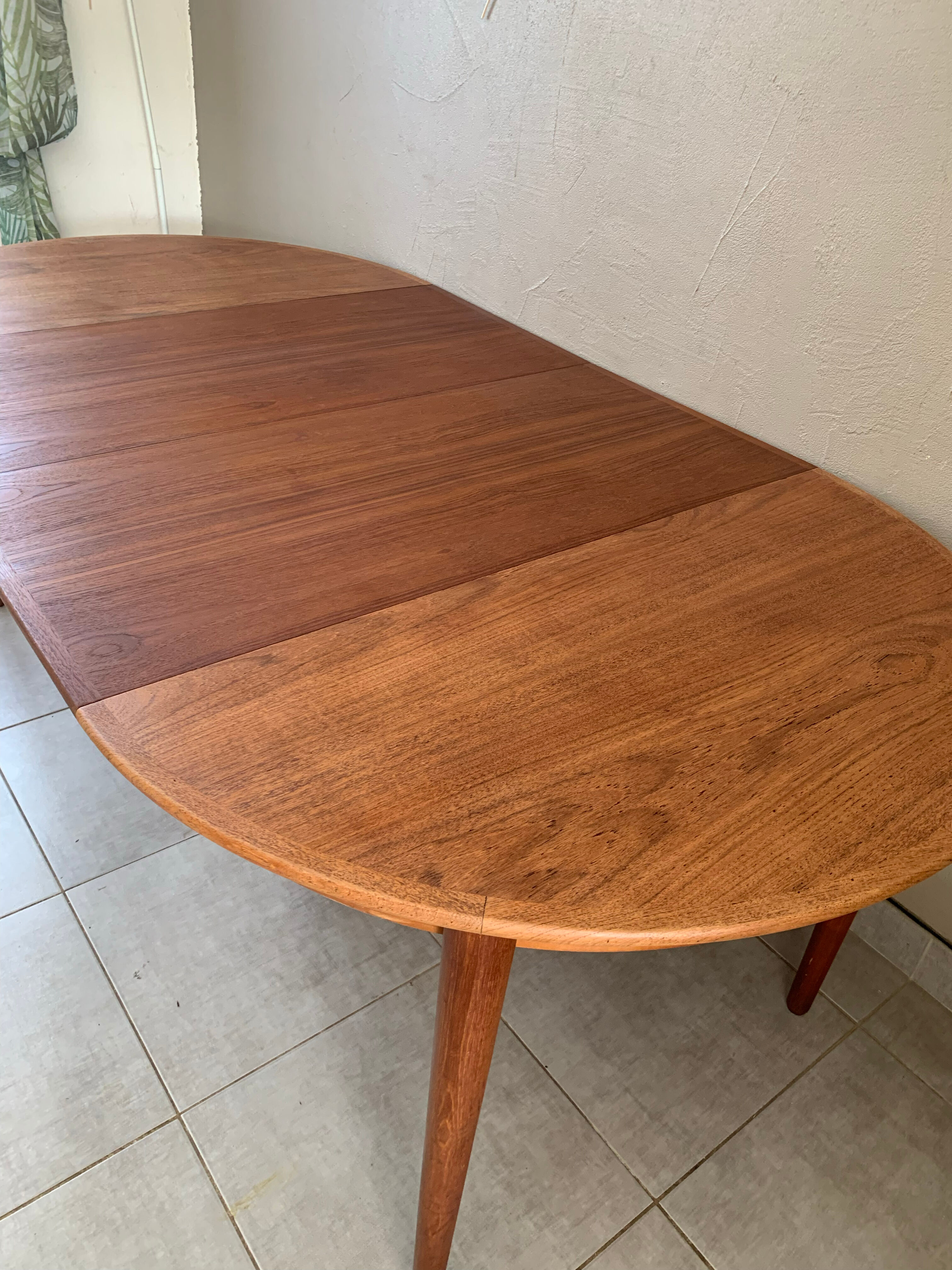 Danish teak dining table mSe Mobler, distributed by Samcom