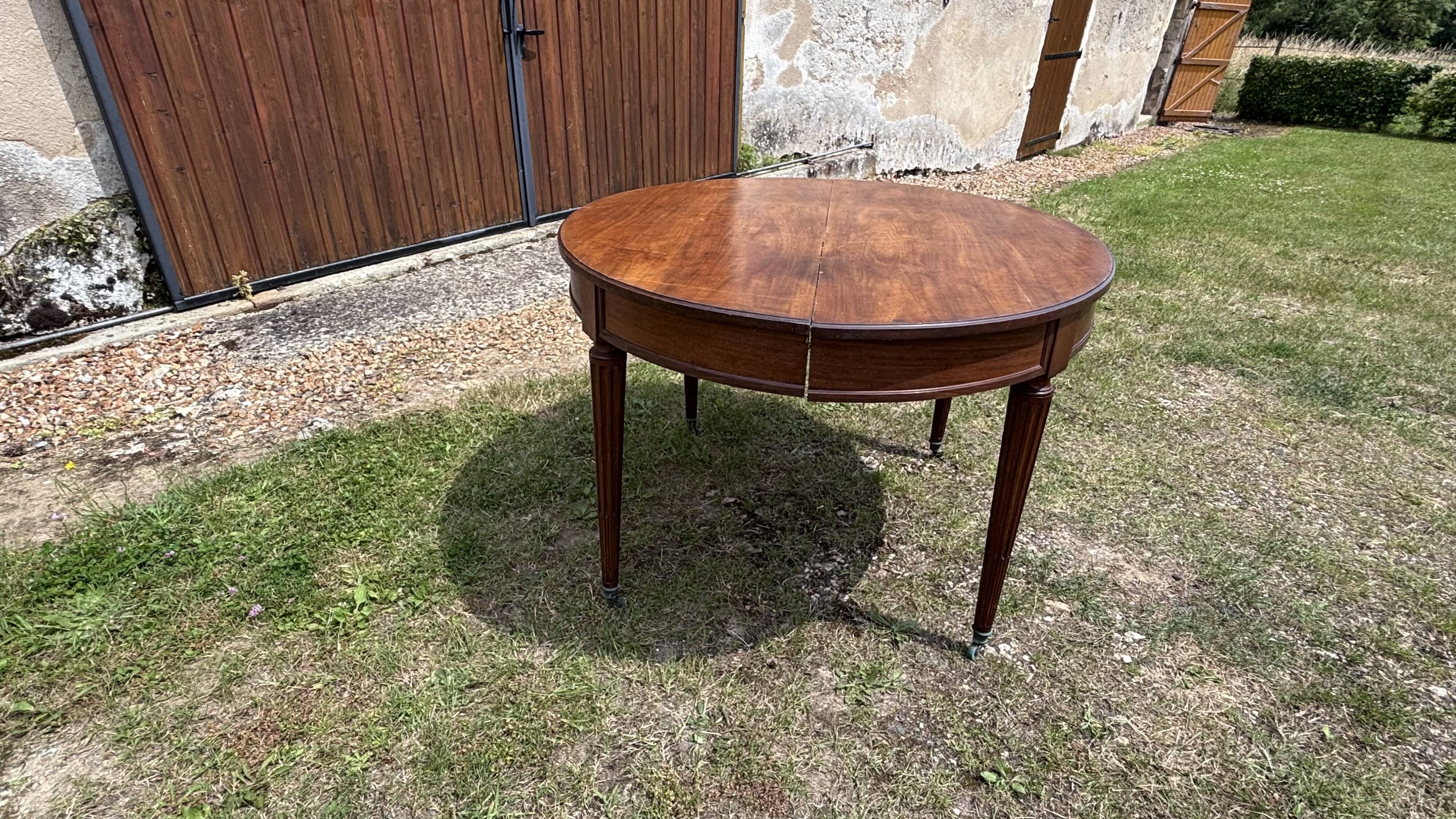 Grande table ovale Louis XVI d'époque en acajou