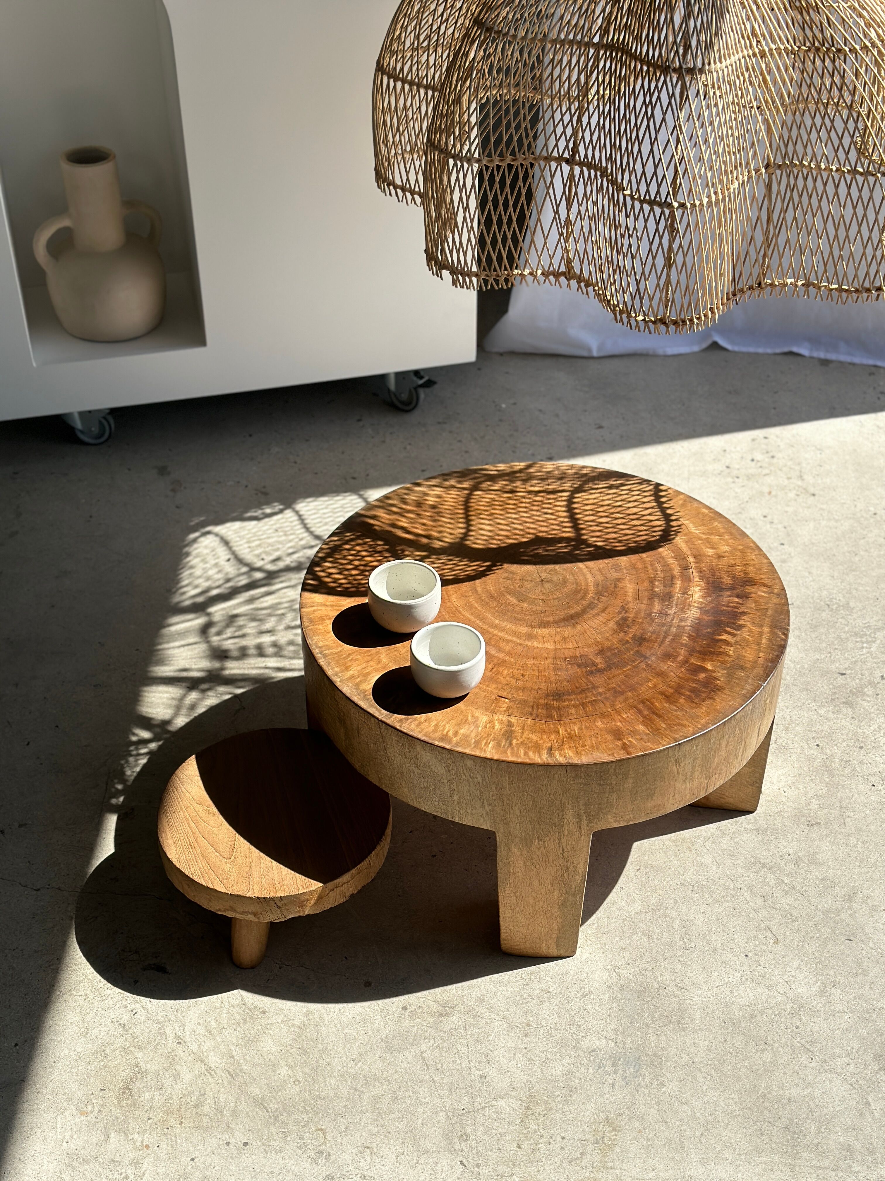 Quadripod coffee table in solid wood monoxyl natural color (dark)