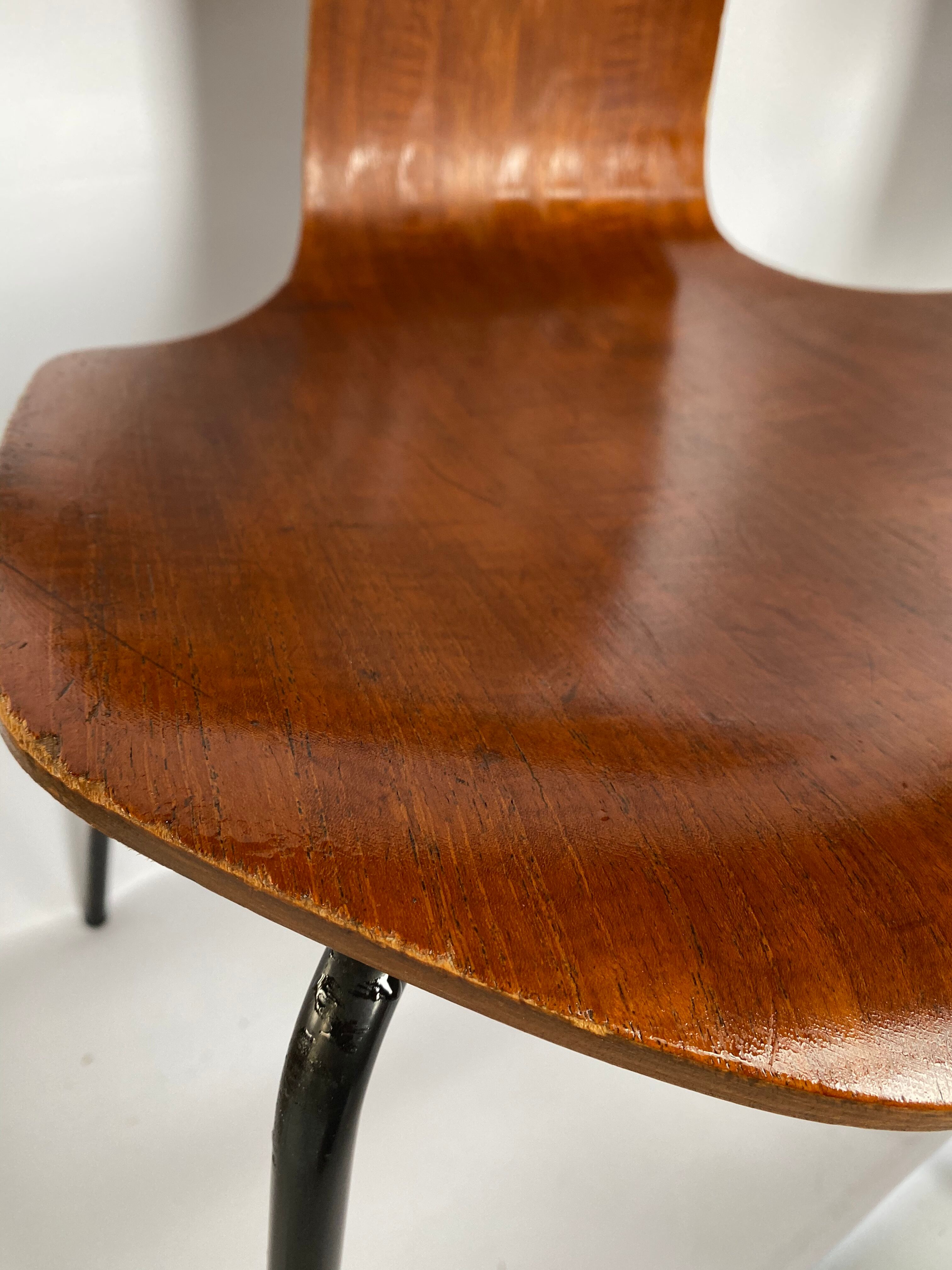 Set of four Danish hammer chairs by Arne Jacobsen for Fritz Hansen