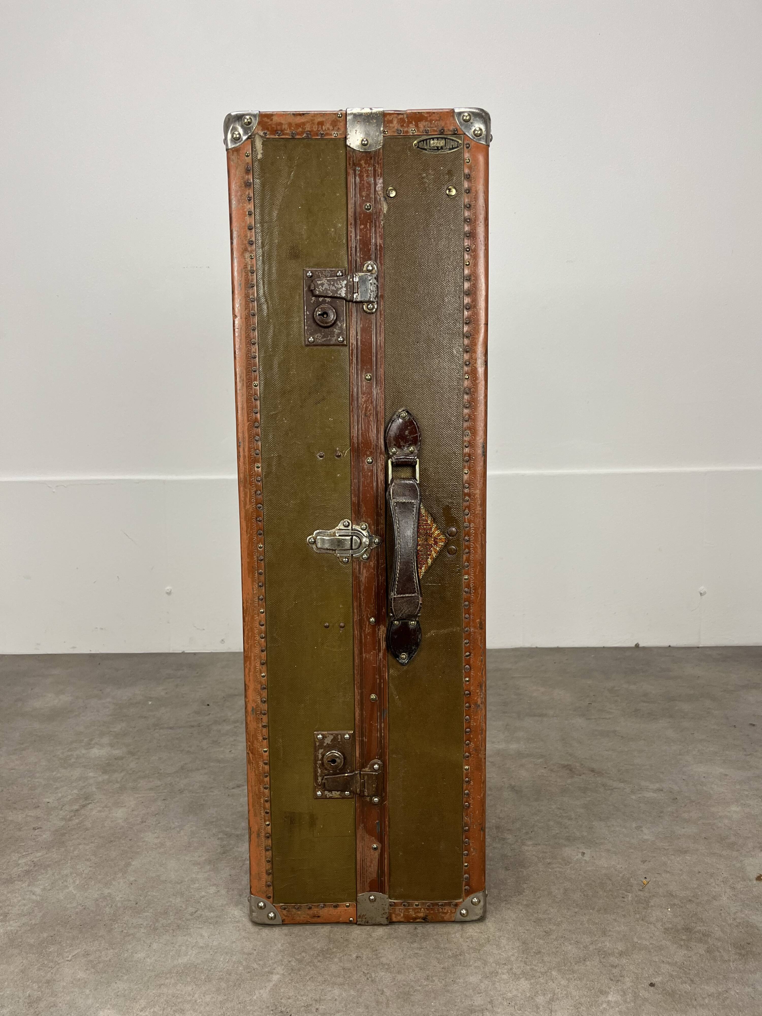 “MallePlume Paris” cabin trunk