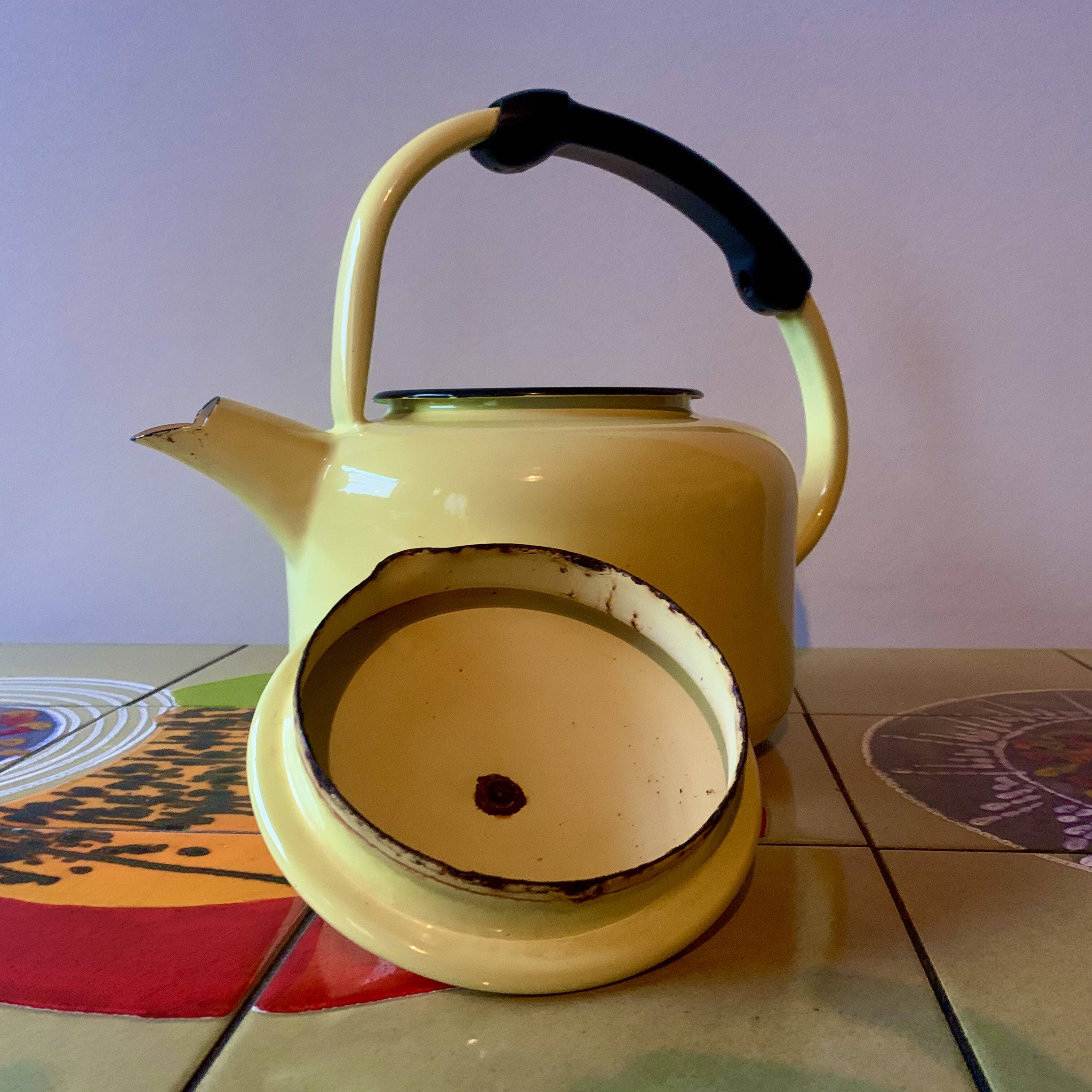 Old kettle in yellow enamelled sheet metal and Bakelite