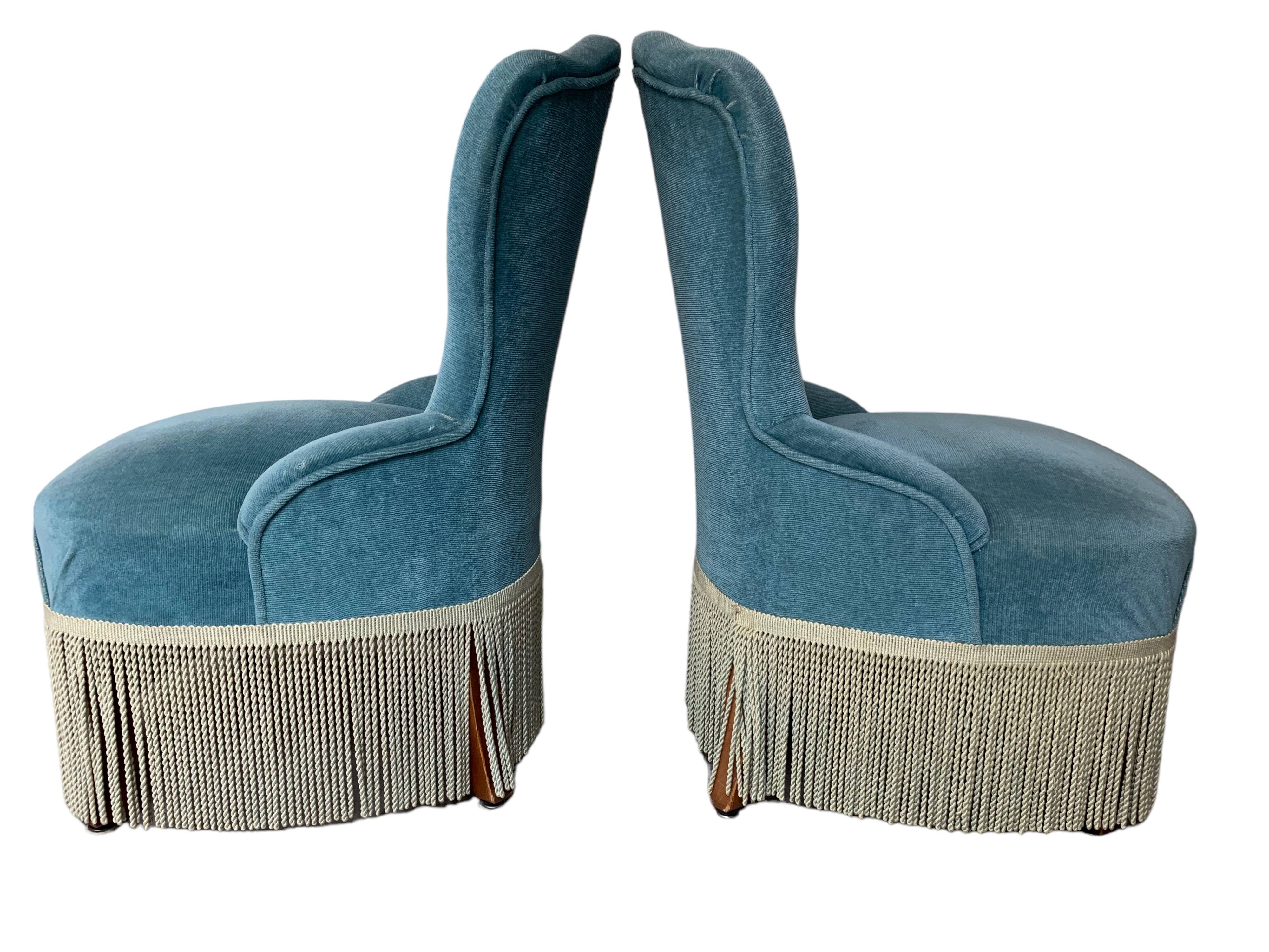 Paire de fauteuils crapaud velours bleu 1970