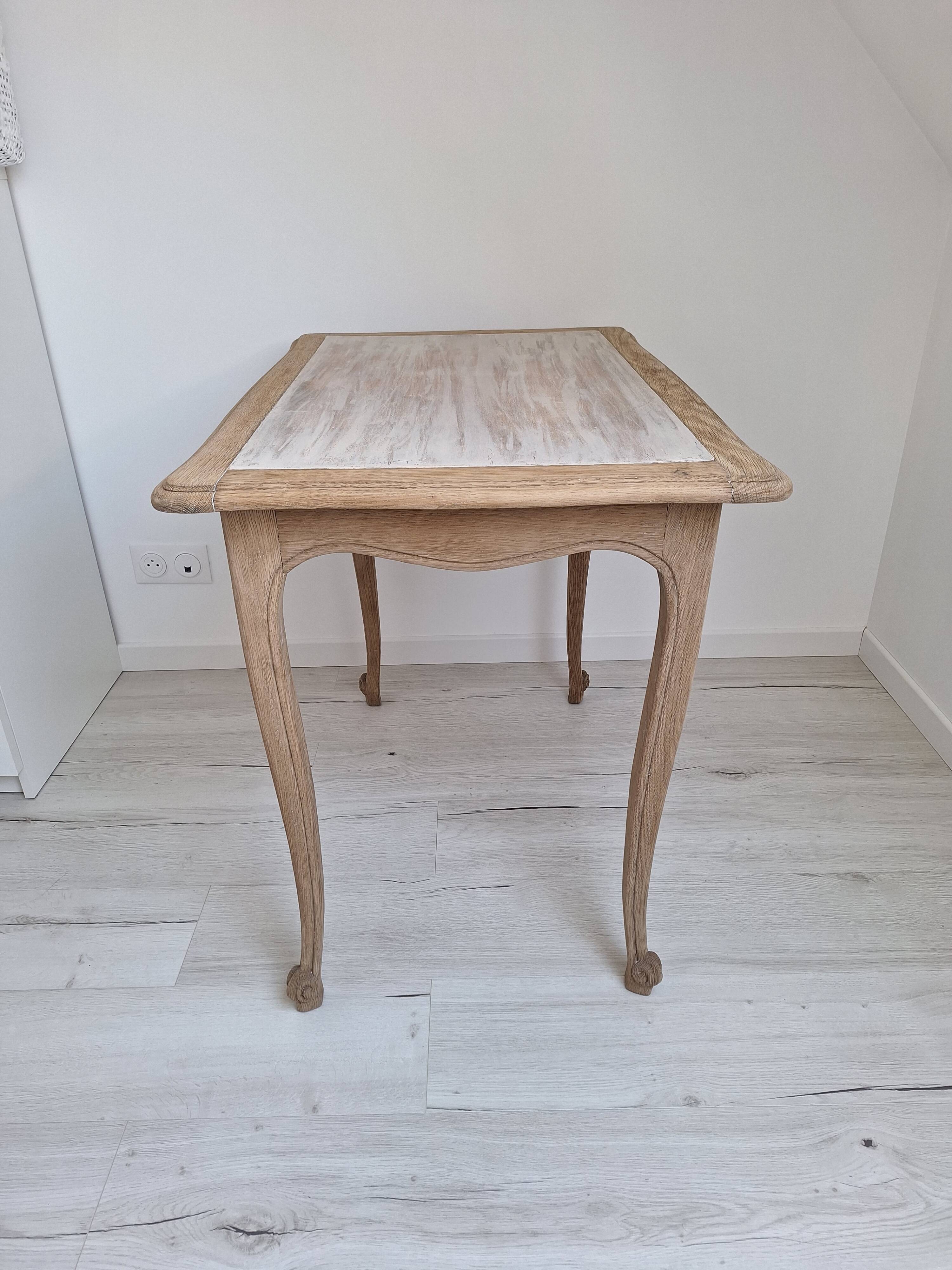 Bureau ancien de style Louis XV esprit campagne chic