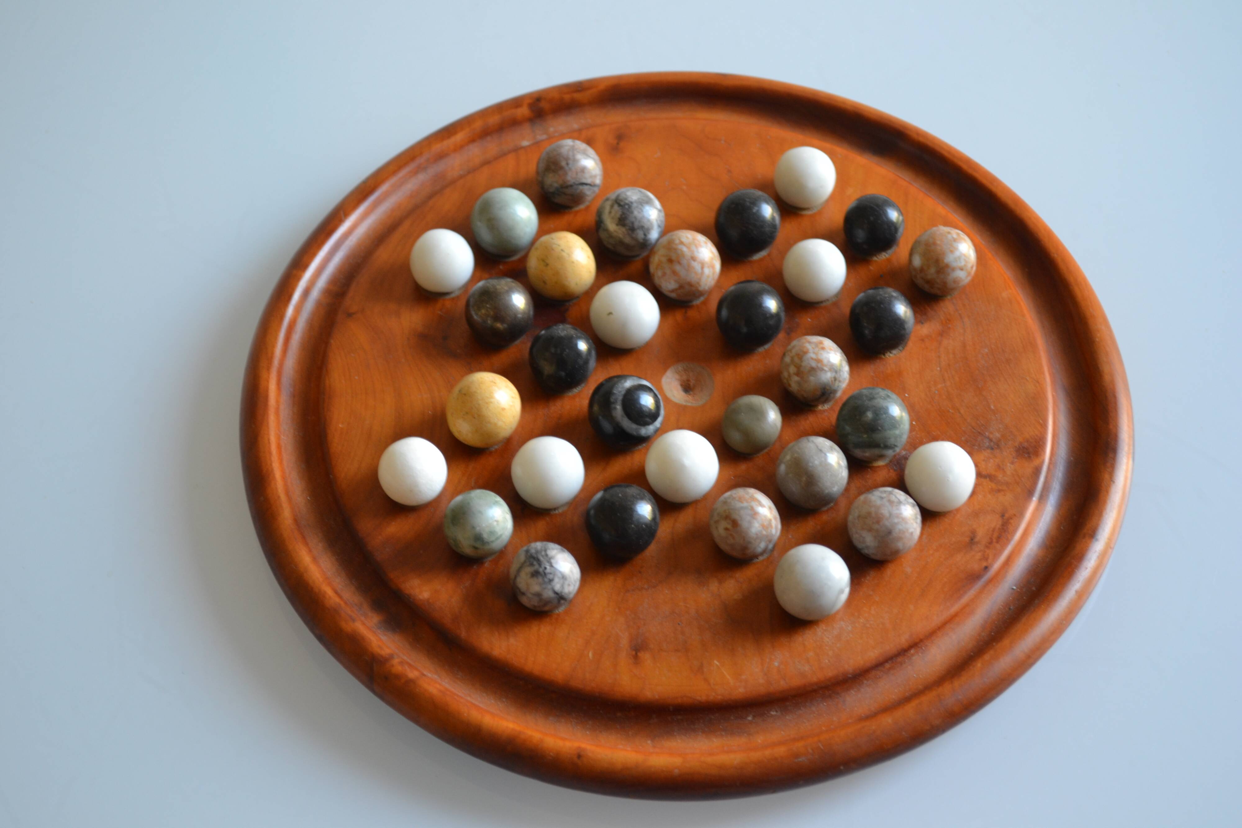 Solitaire game in exotic wood and semi-precious stones