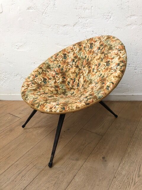 Vintage round tripod chair, 60s