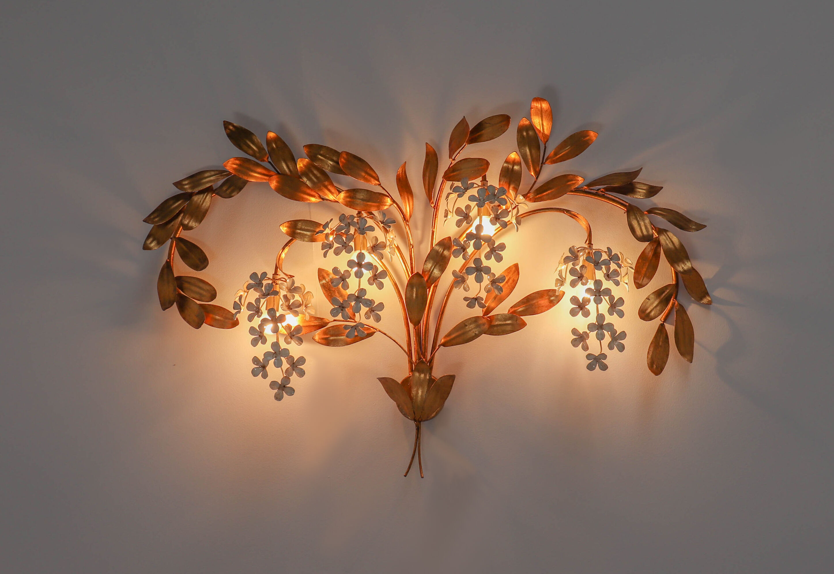 Applique murale Hans Kögl dorée du milieu du siècle