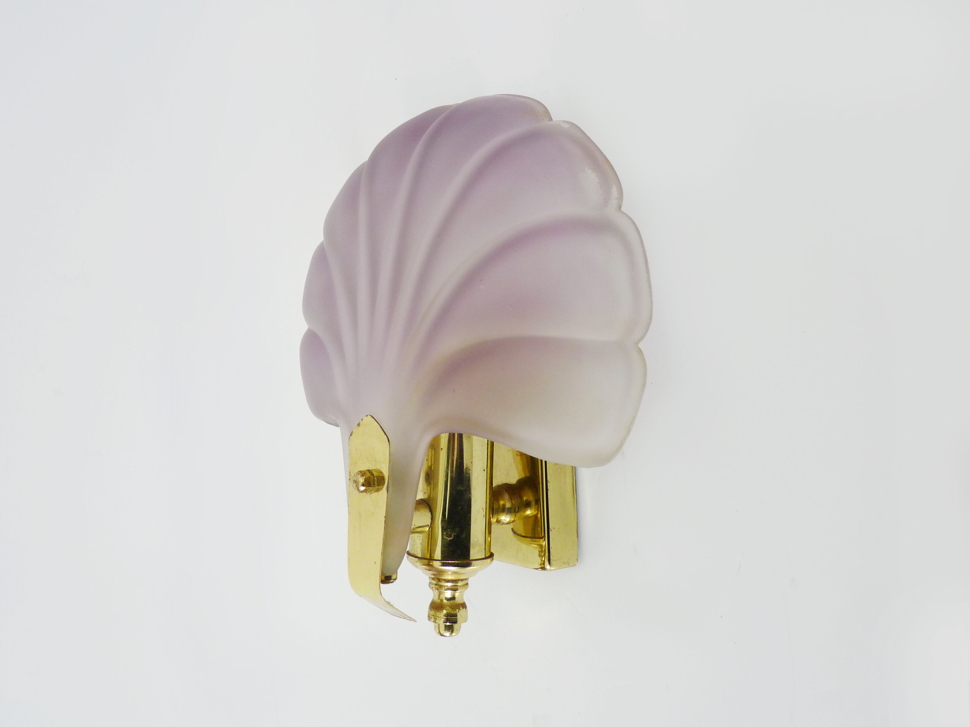 Wall wall lamp shell in pink scribbled glass, gilded metal and brass. Year 70