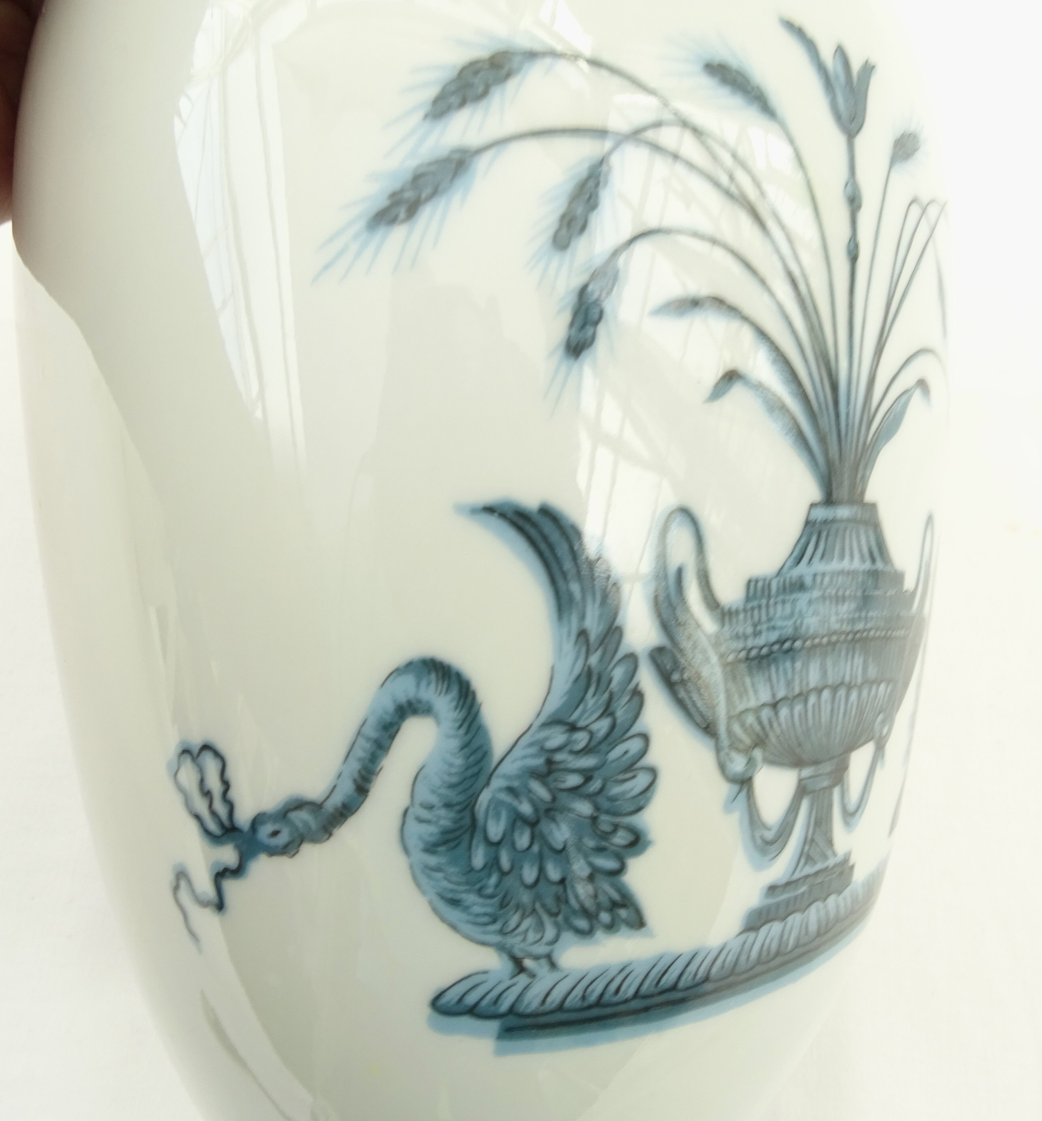 Hanging spoon pot in Paris porcelain