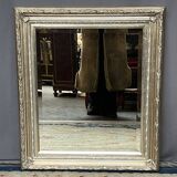 Miroir de fausset dans un beau cadre baguette