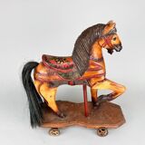 Cheval en bois vintage sur roues