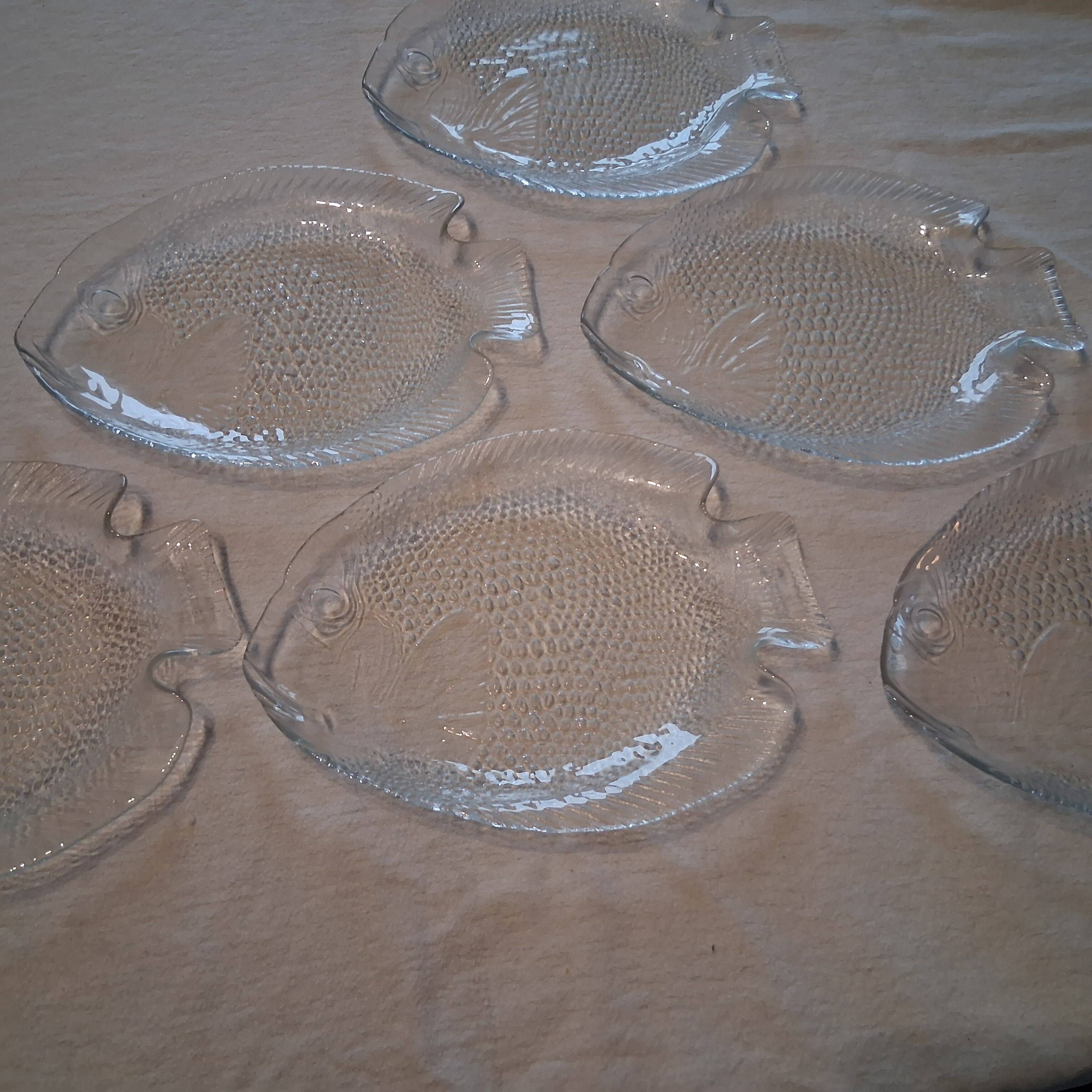 6 glass fish plates from Arcoroc in very good condition.