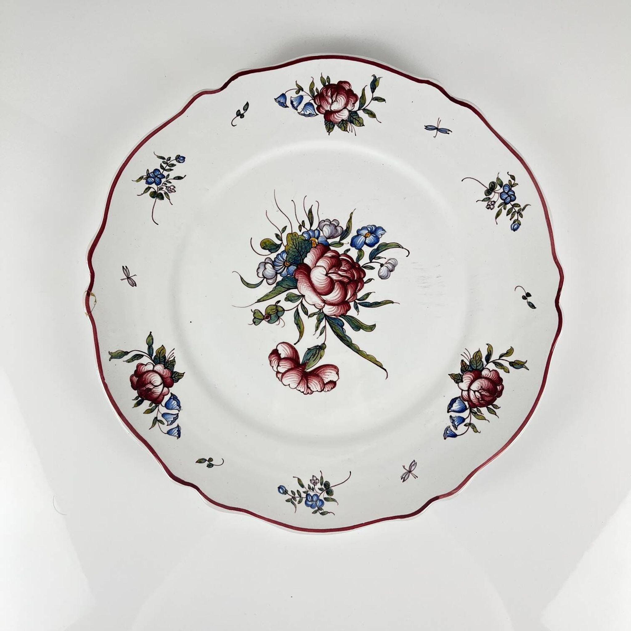 Plat à gateau peint à la main motif rose, vers 1960/70