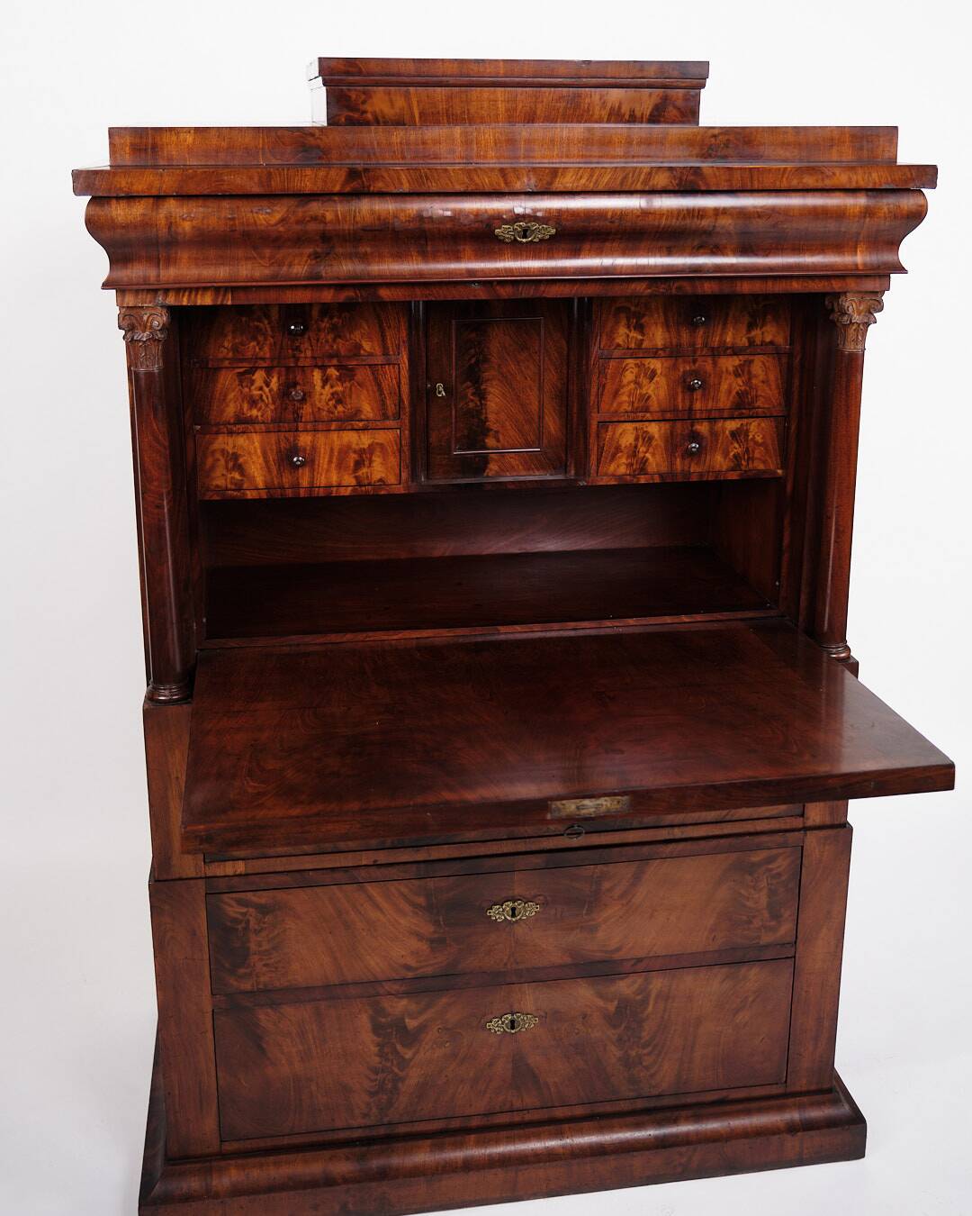 Secretary - Hand polished mahogany - Flame structure - 4 drawers - Year 1840s