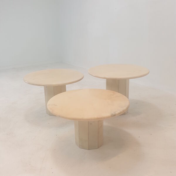 Ensemble de 3 tables d’appoint en marbre italien, années 1970