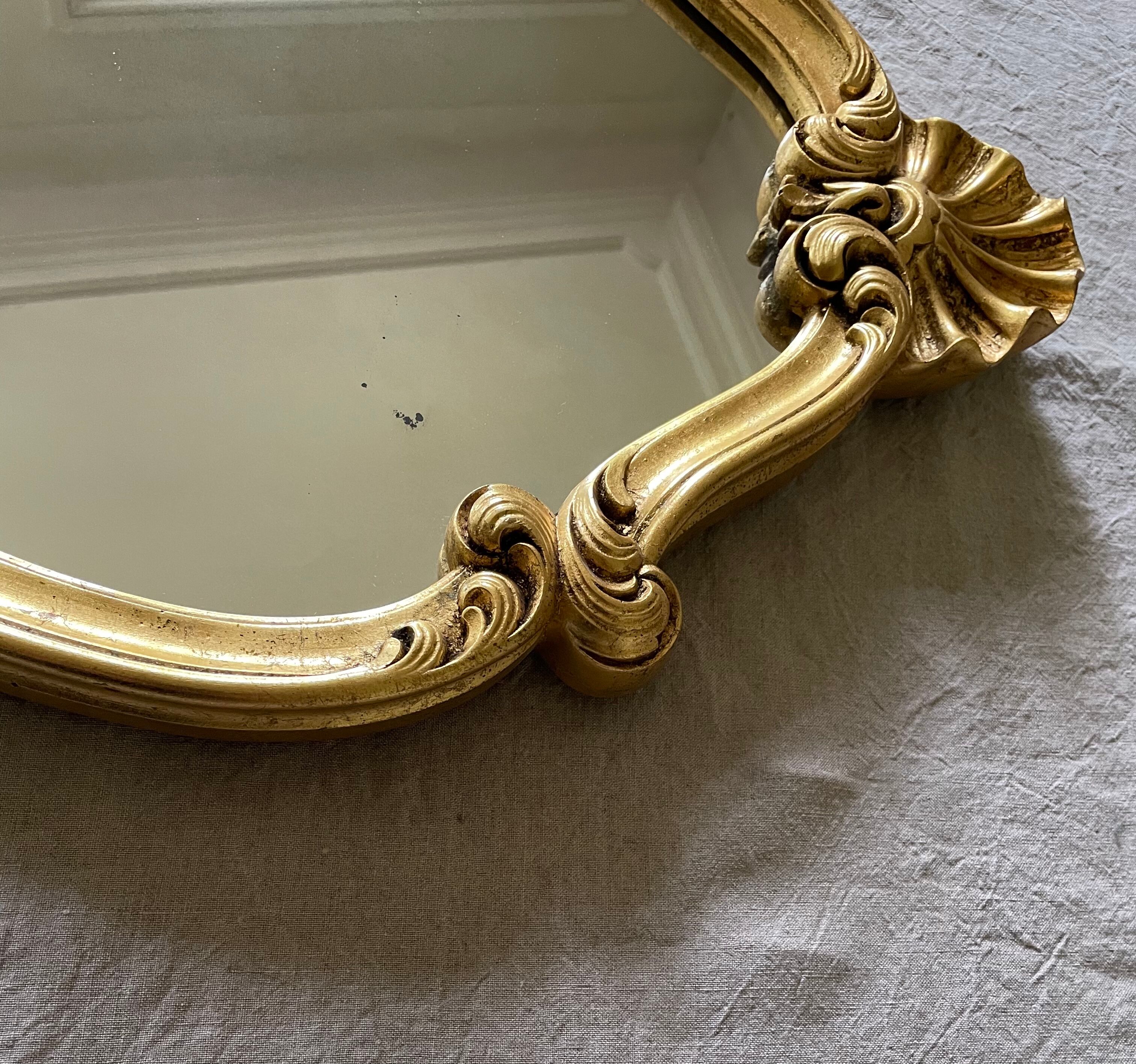 Golden resin rock mirror  42x68cm