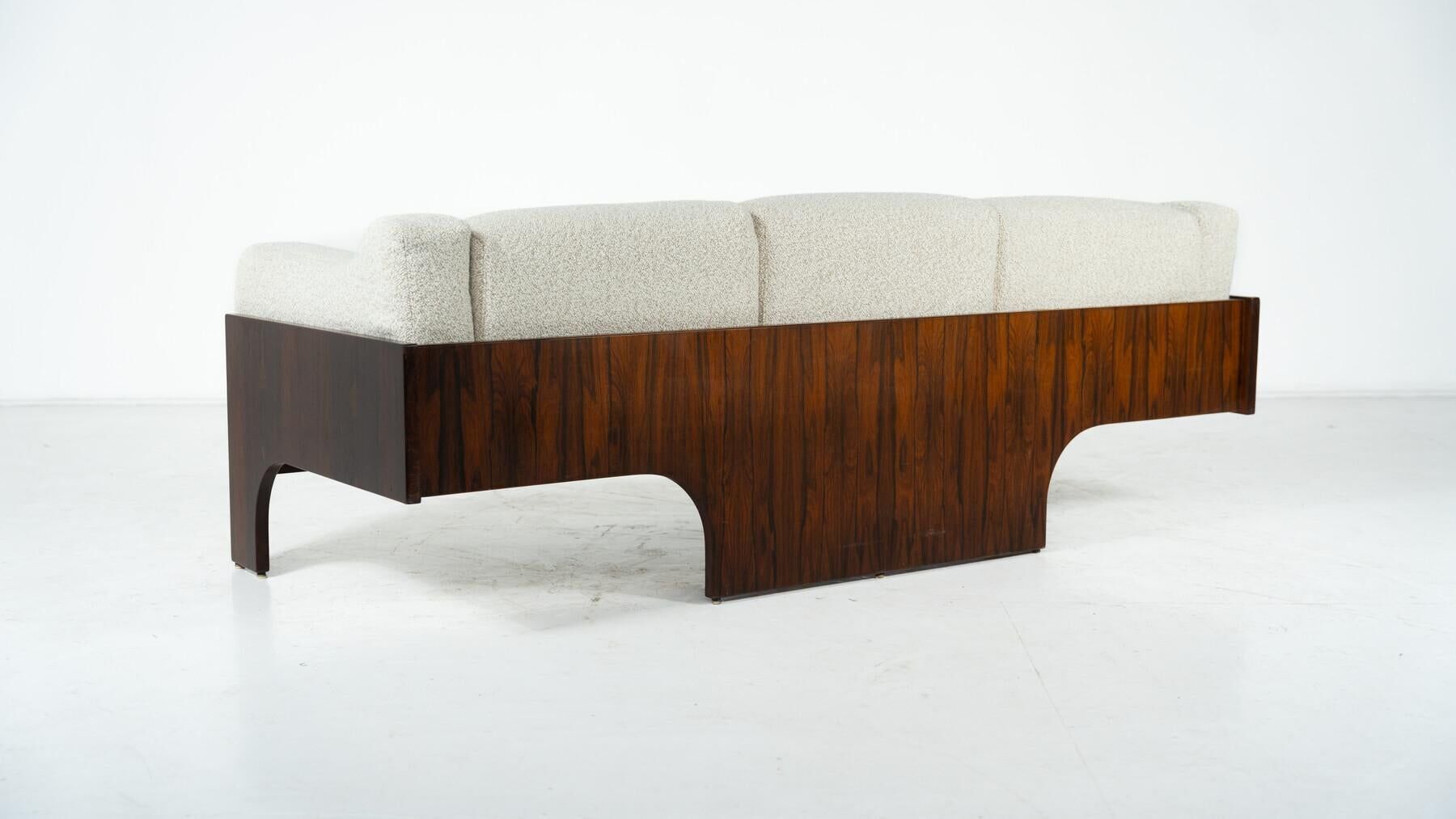 Oriolo canapé by Claudio Salocchi for Sormani in wood and white fabric.