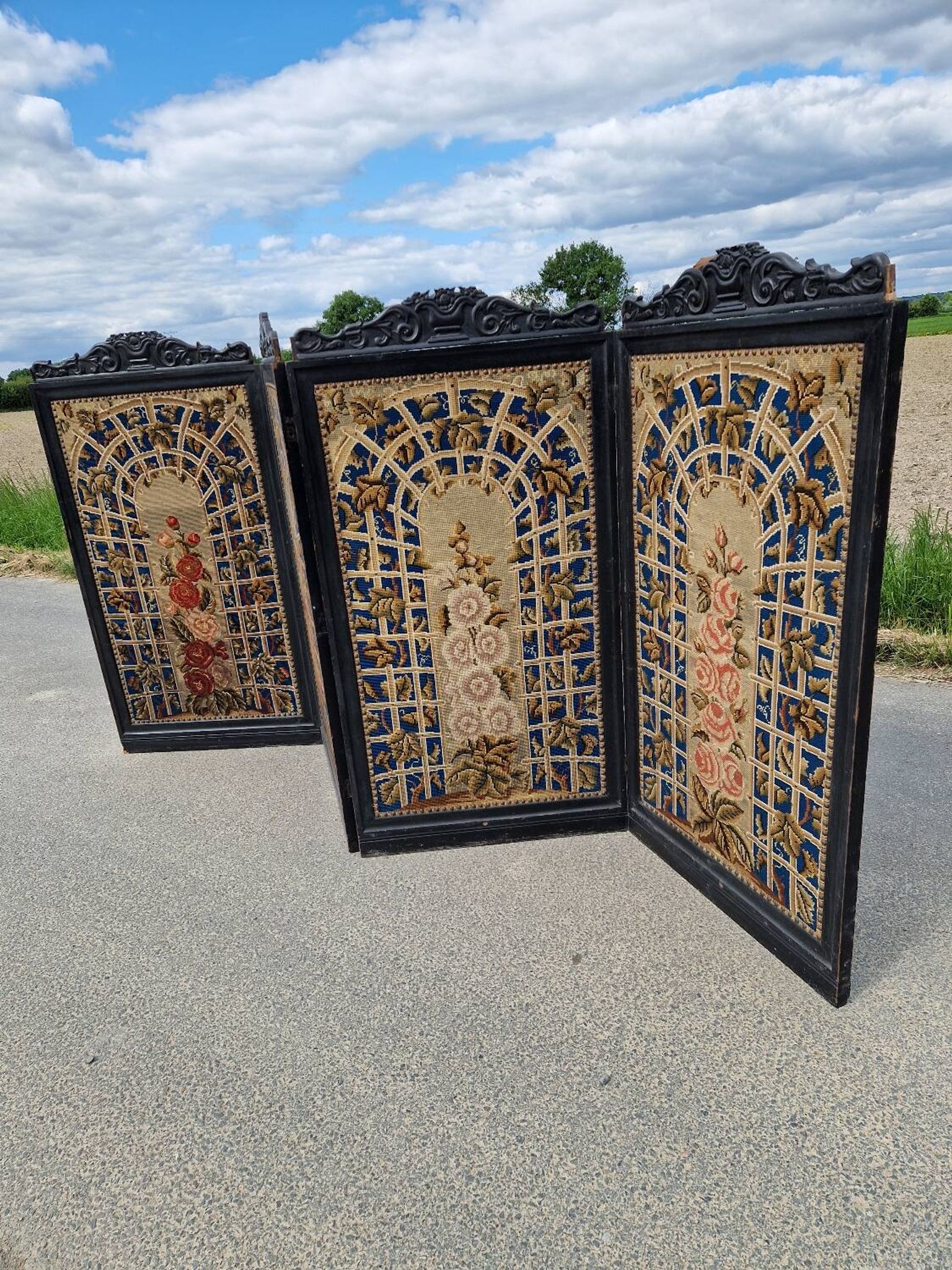 Folding screen in black-painted wood, 19th century
