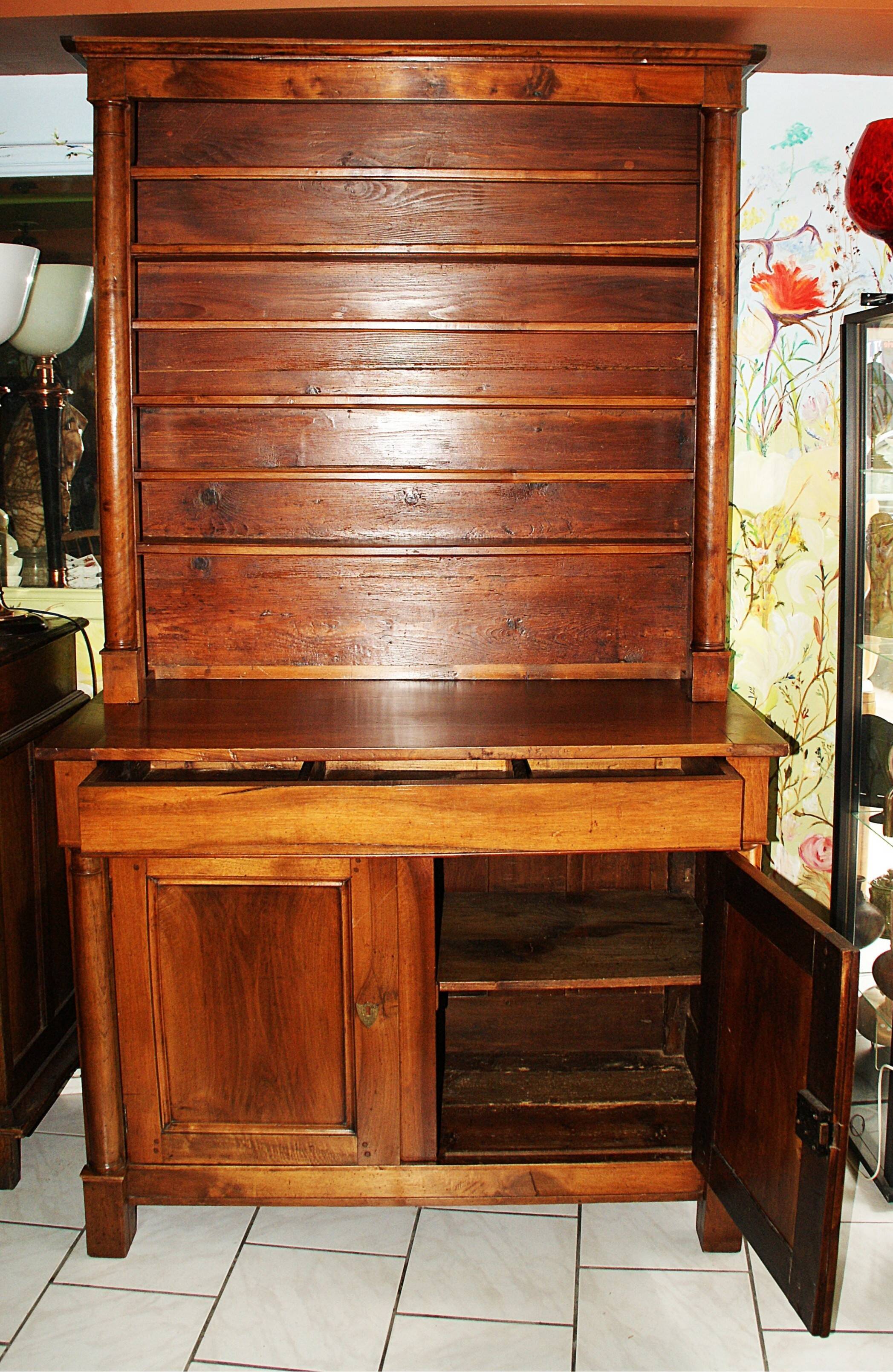 Sideboard with half-columns in walnut, Empire period.