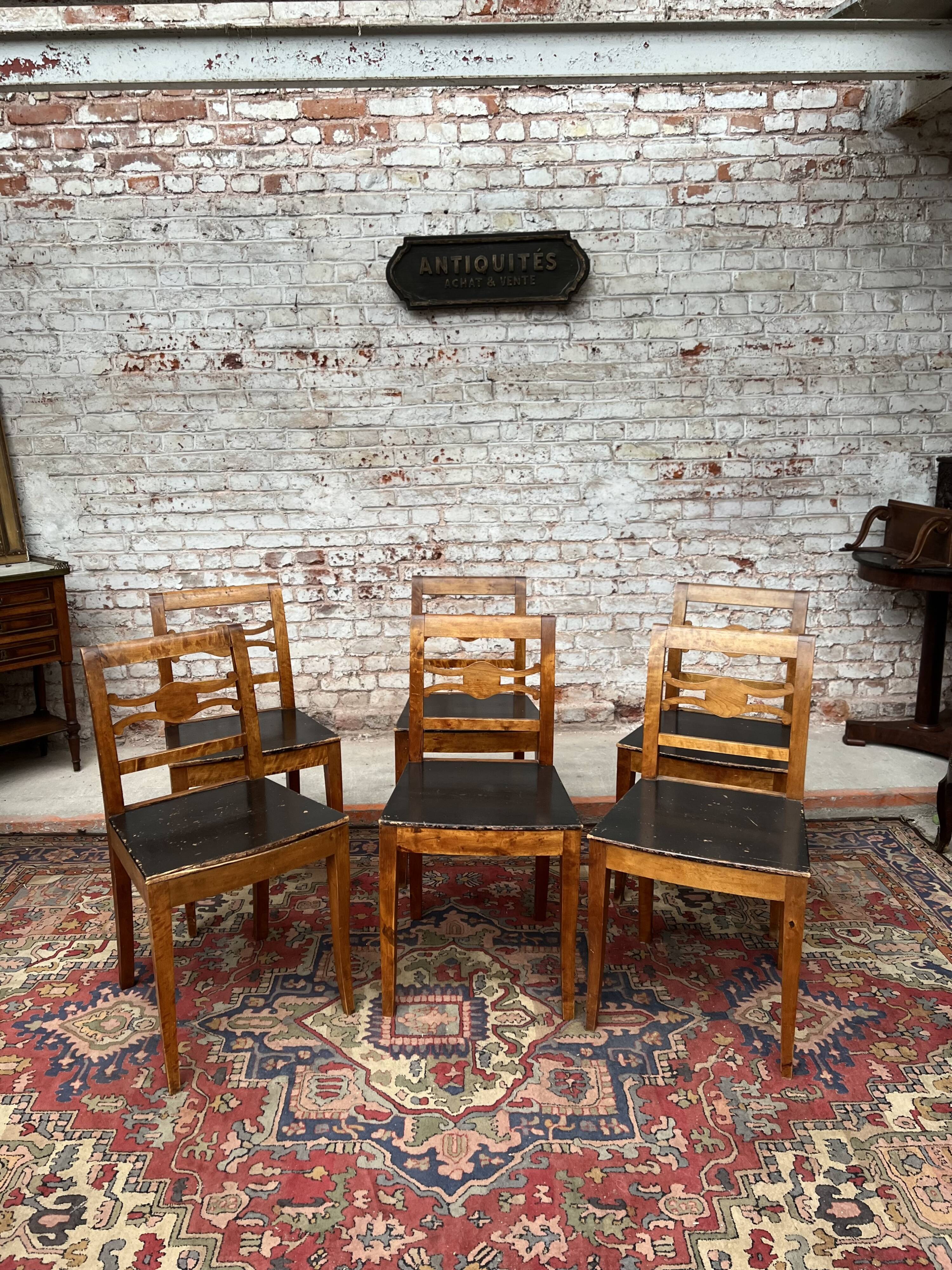 Suite de six chaises en bois naturel XIX eme siècle