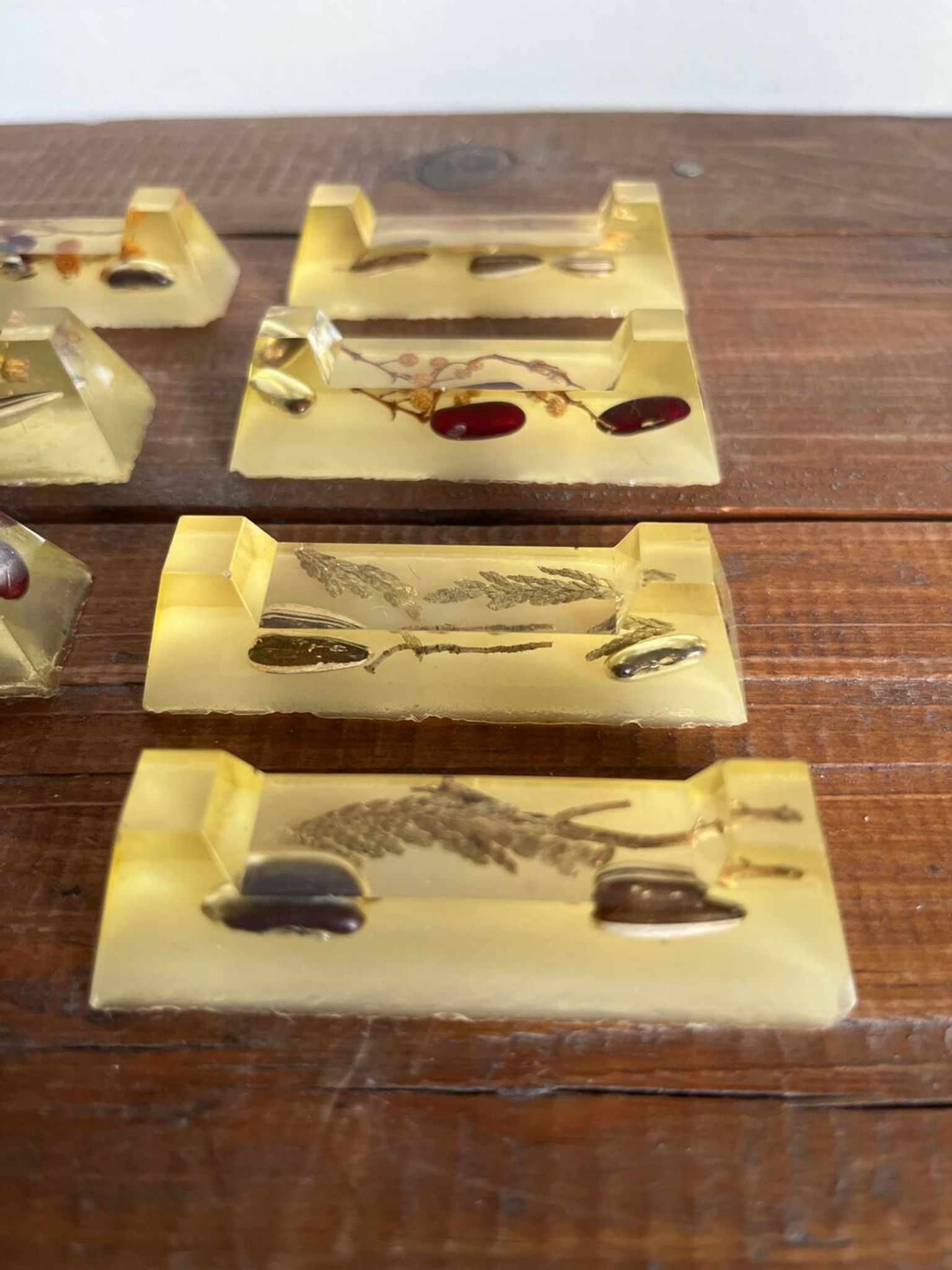 8 knife holders