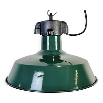 Lampe à suspension industrielle française en émail vert foncé, années 1960