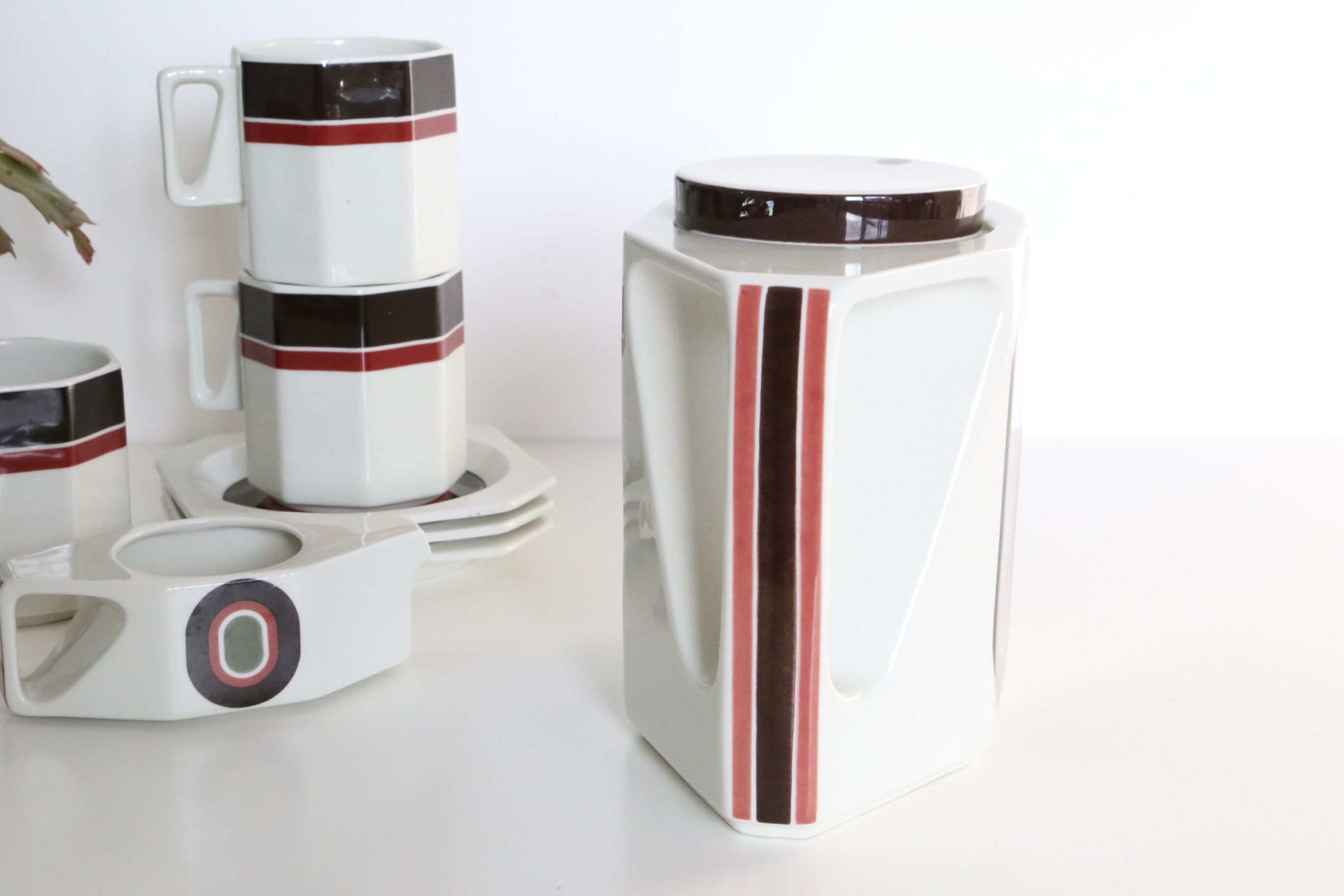 Coffee service from the Villeroy and Boch avant-garde range