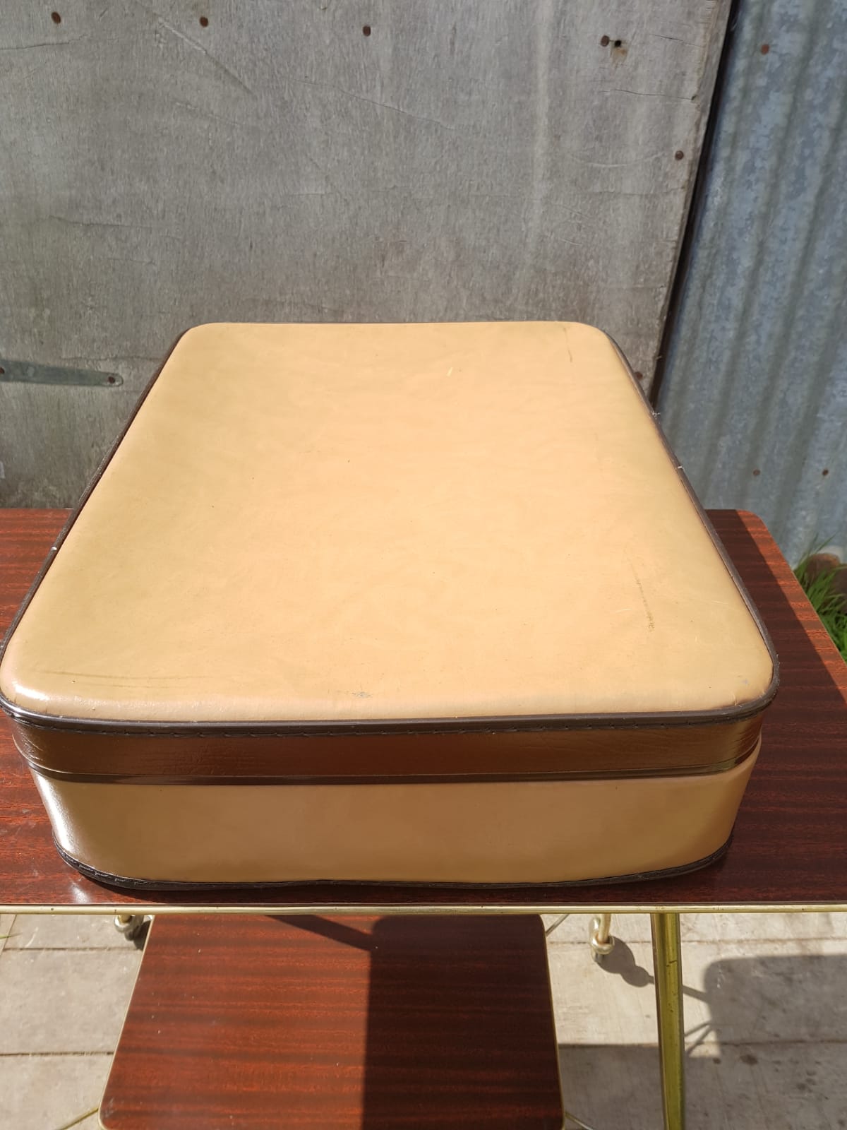 Paire ancienne valise carton marron & beige avec anse bakélite vintage