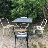 Helix table with its 4 chairs