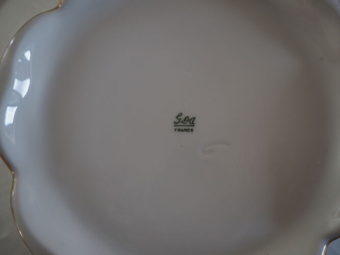 Service de table en porcelaine de Limoges – GDA – 110 pièces