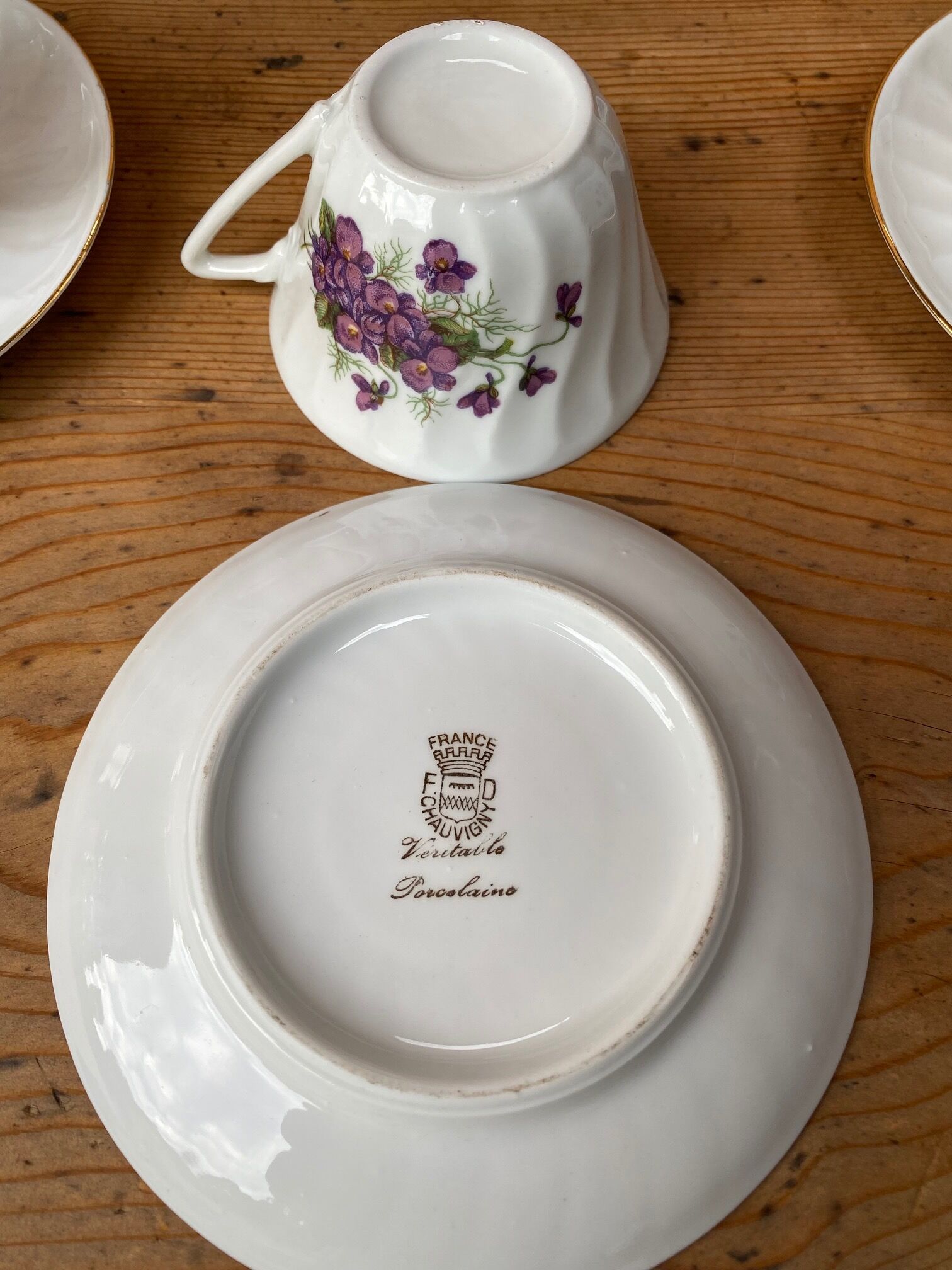 Set of 6 cups and under coffee cups in fine porcelain from Chauvigny, made in France.