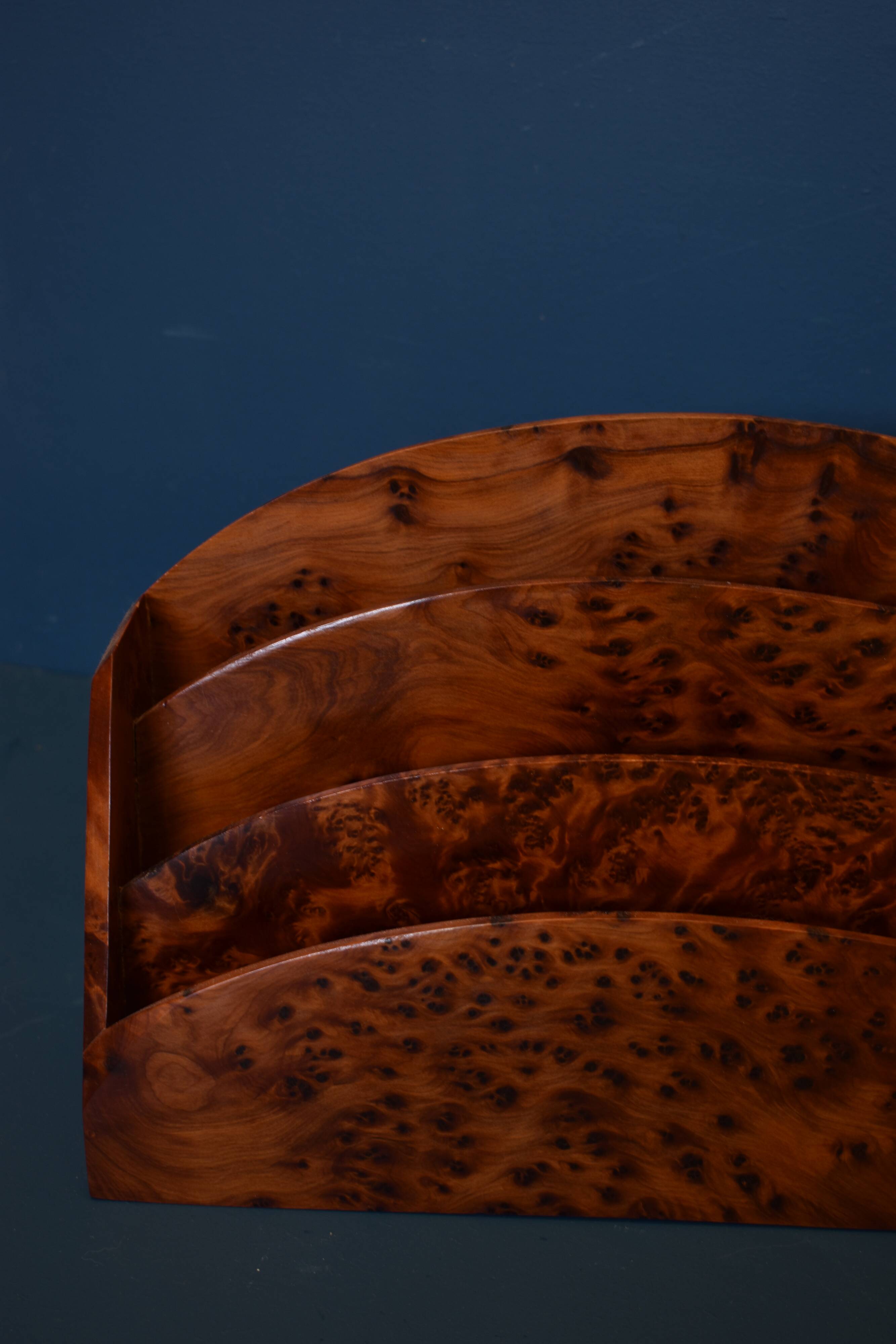Porte-lettres en loupe d'orme