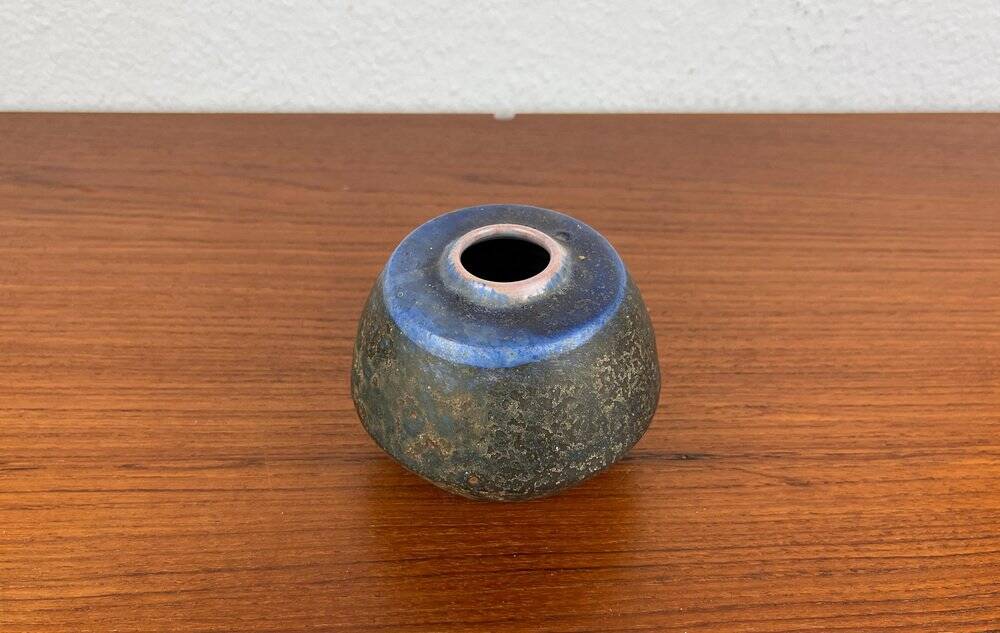 Brutalist studio pottery vase by Lu and Gerd Grove, mid-century, 1962.