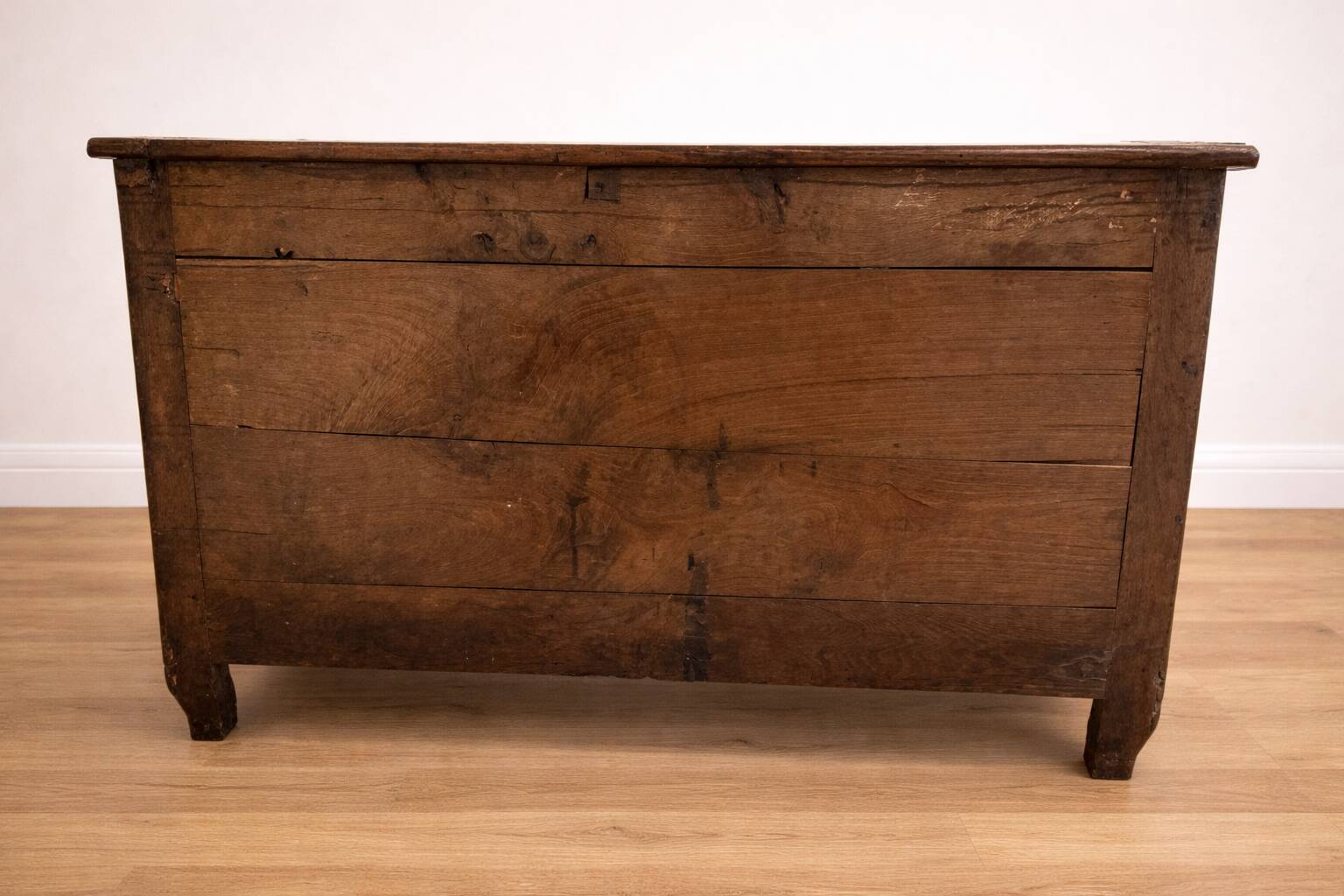 Antique curved walnut chest of drawers – 4 drawers