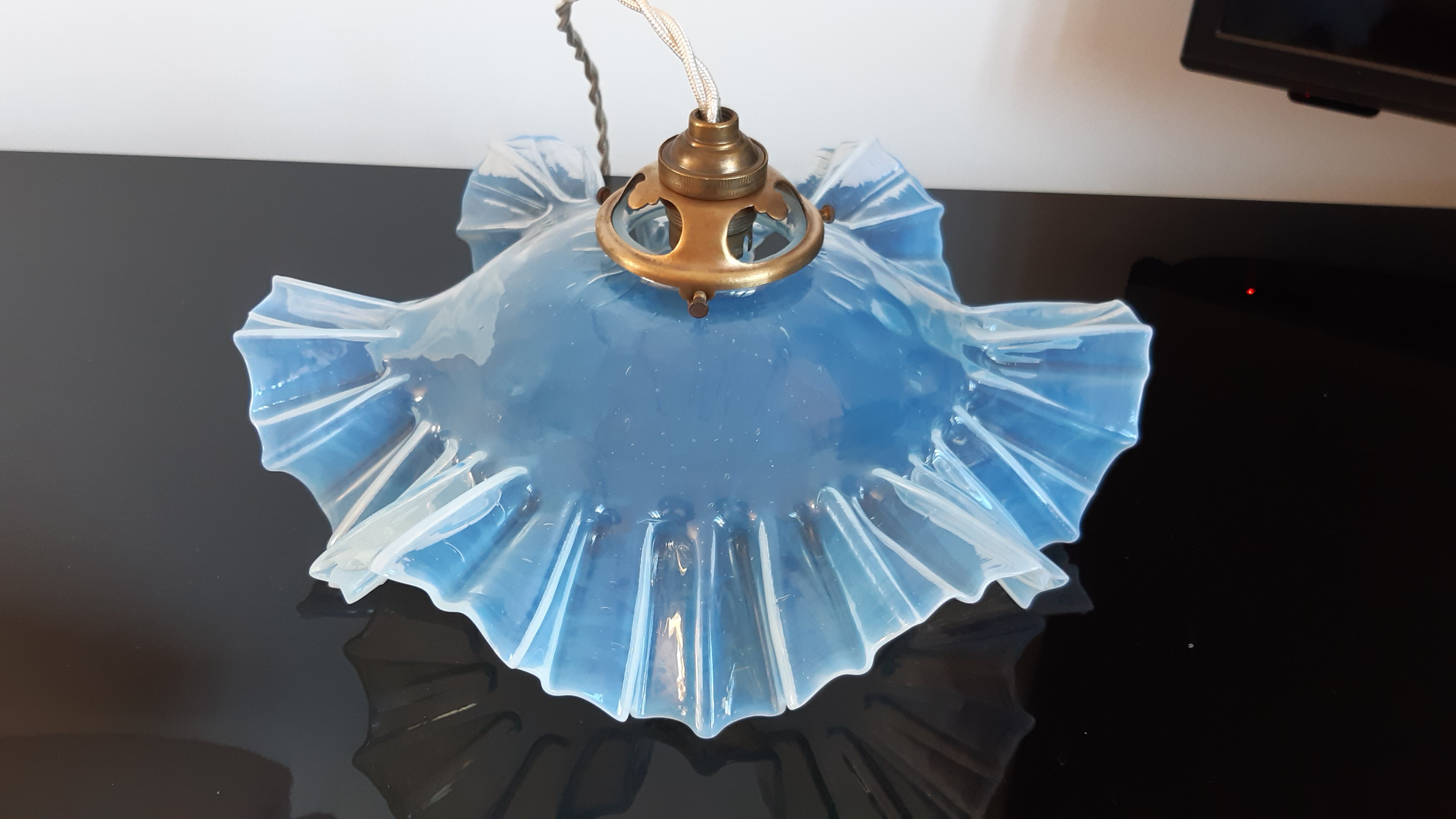Suspension en opaline verre opalescent années 50