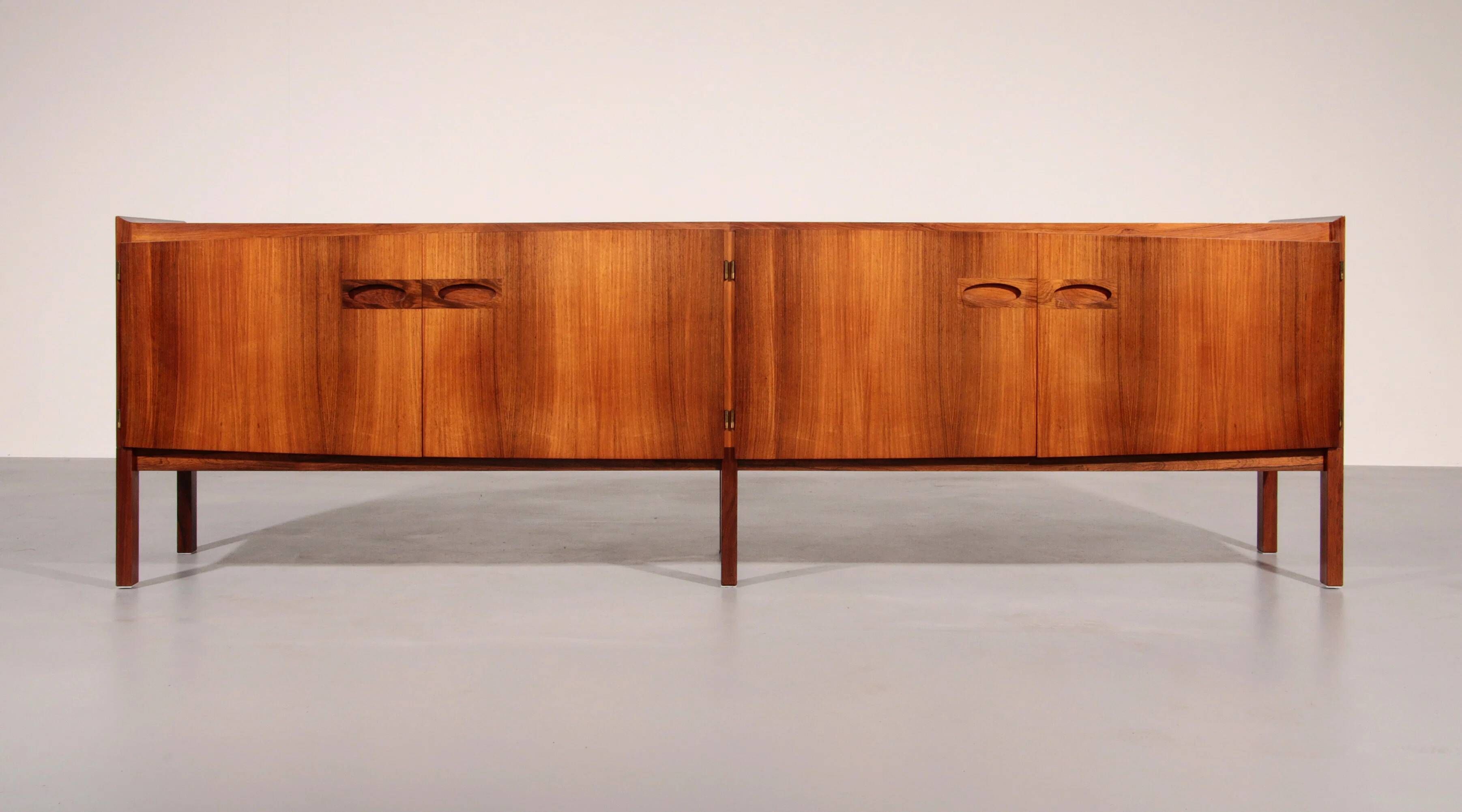 Buffet en bois Arne Hovmand Olsen pour Mogens Kold, Danemark, vers 1960.
