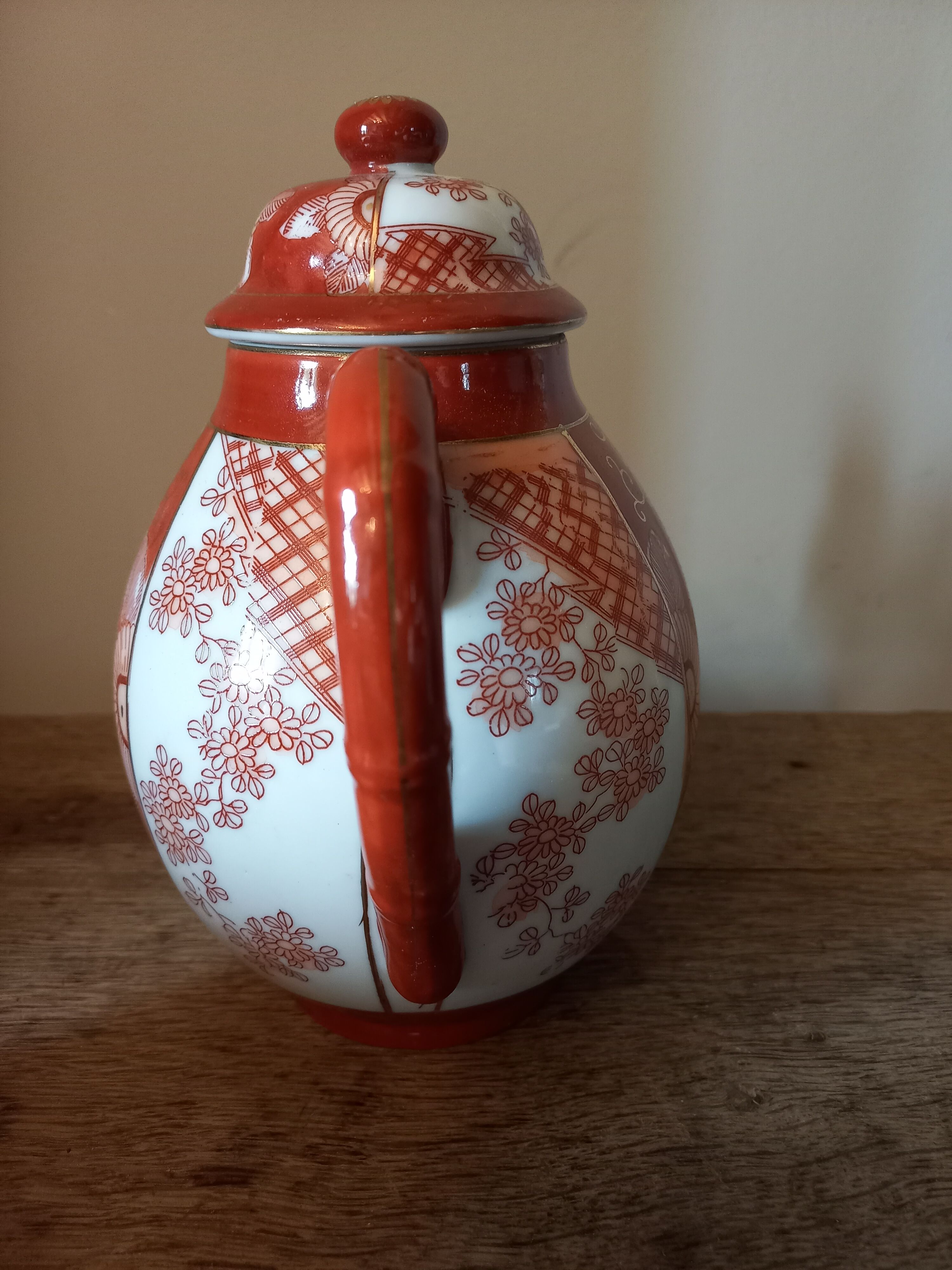 Théière, son sucrier et son pot en porcelaine japonaise ethnique vintage