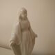 Statue de la Vierge Marie en porcelaine blanche