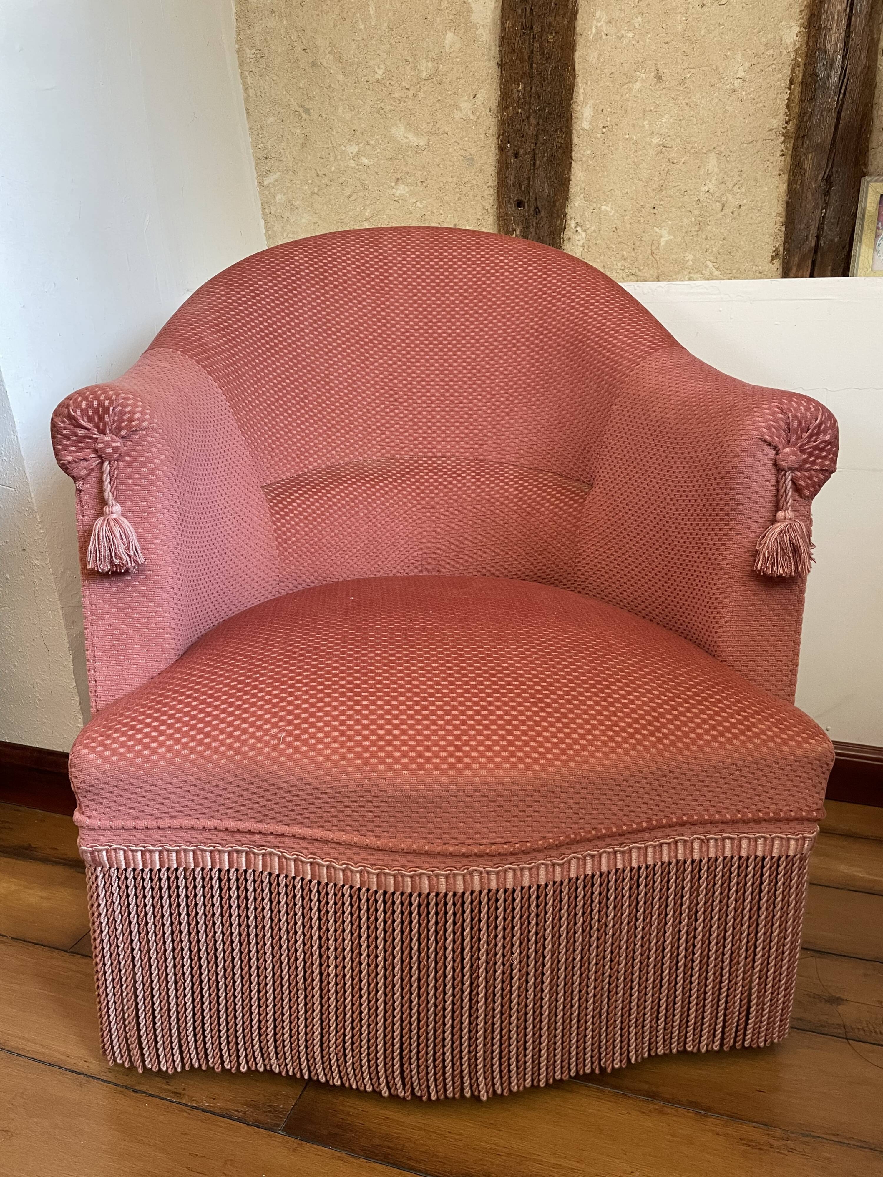 Pink velvet toad armchair