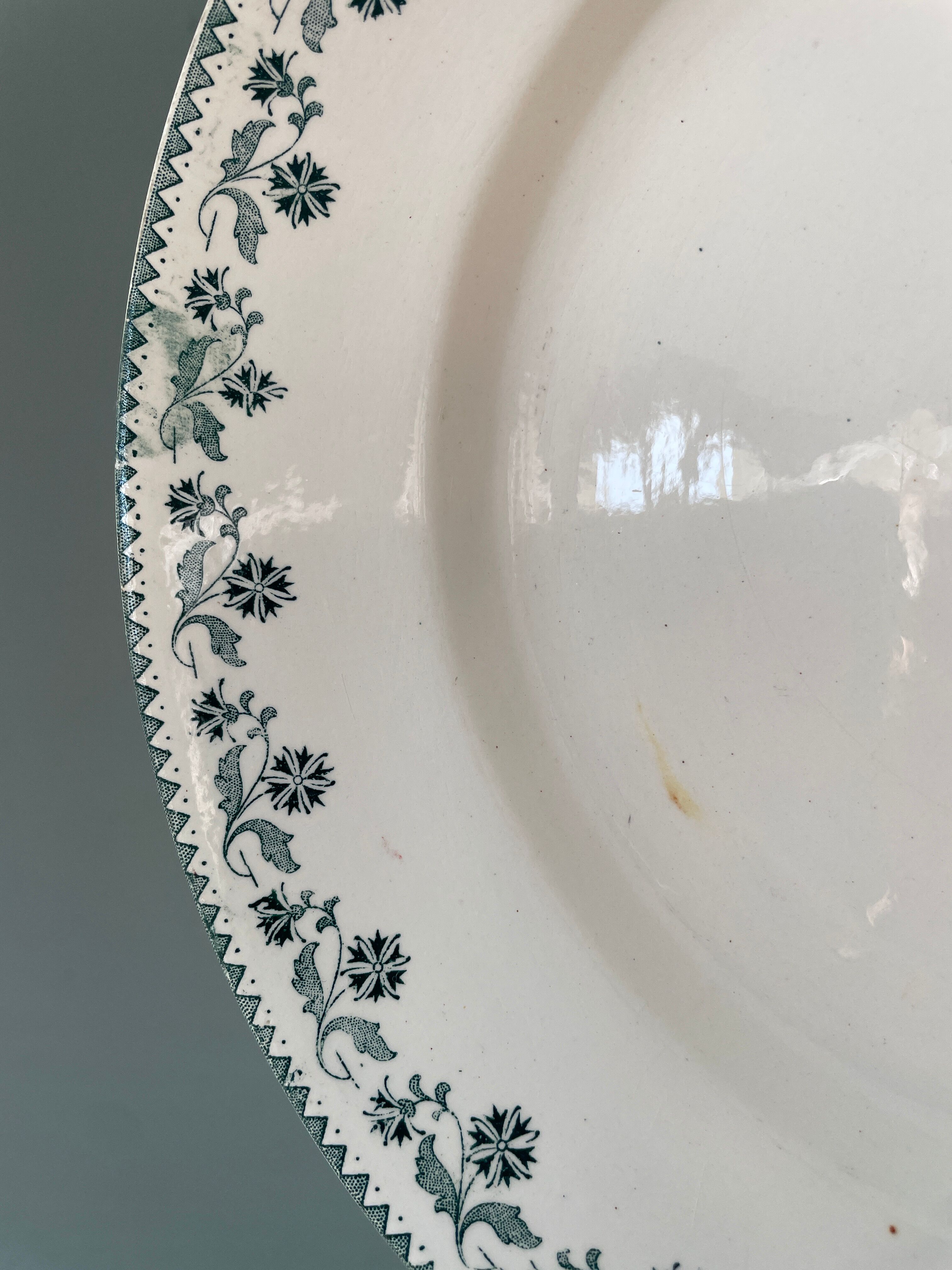 Set of 2 old dishes Moulin des Loups and Hamage, model "Georgette"