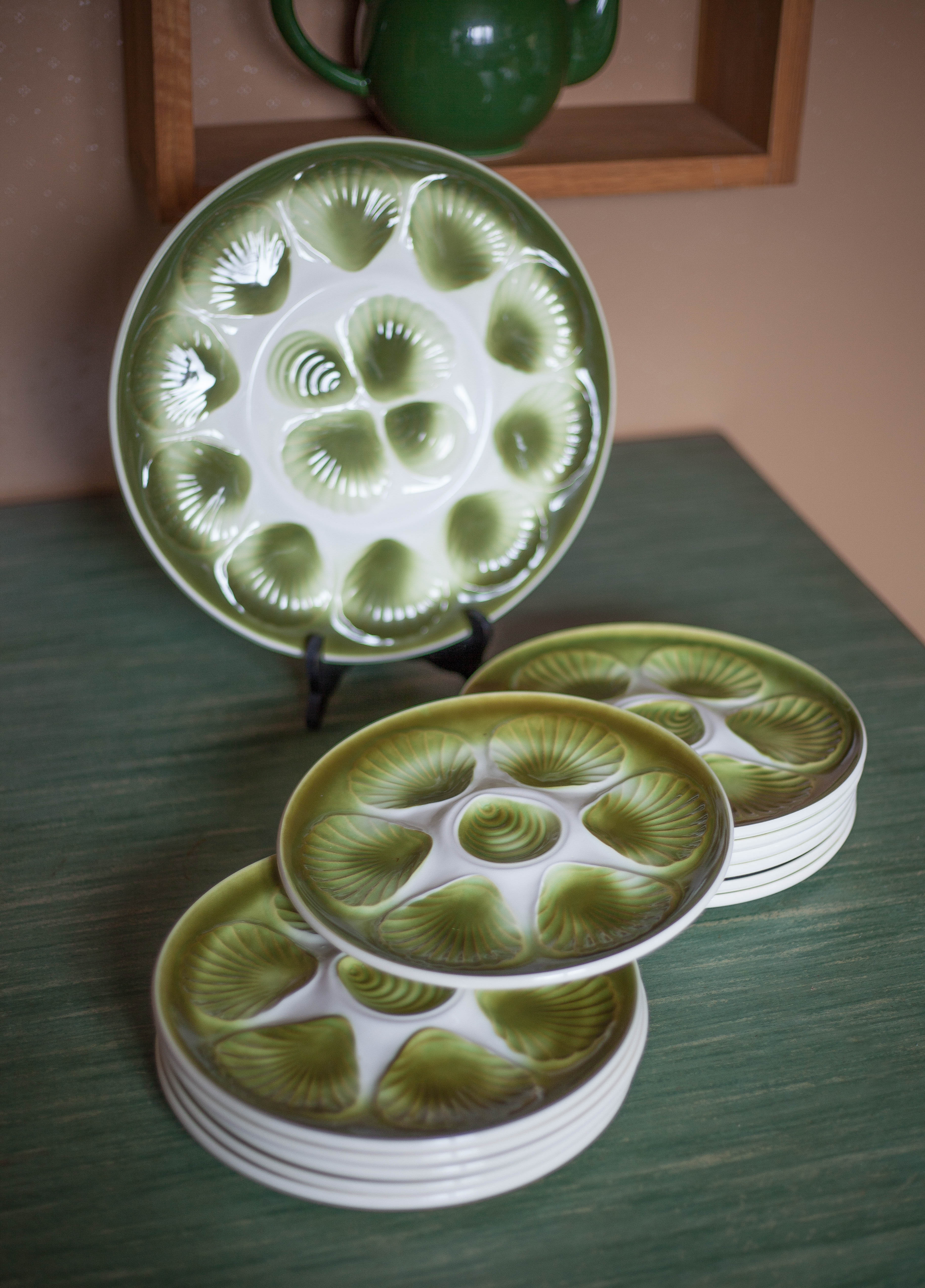 Service plate ceramic shells Orchies Moulin des Loups X11 and a large dish, oyster plate