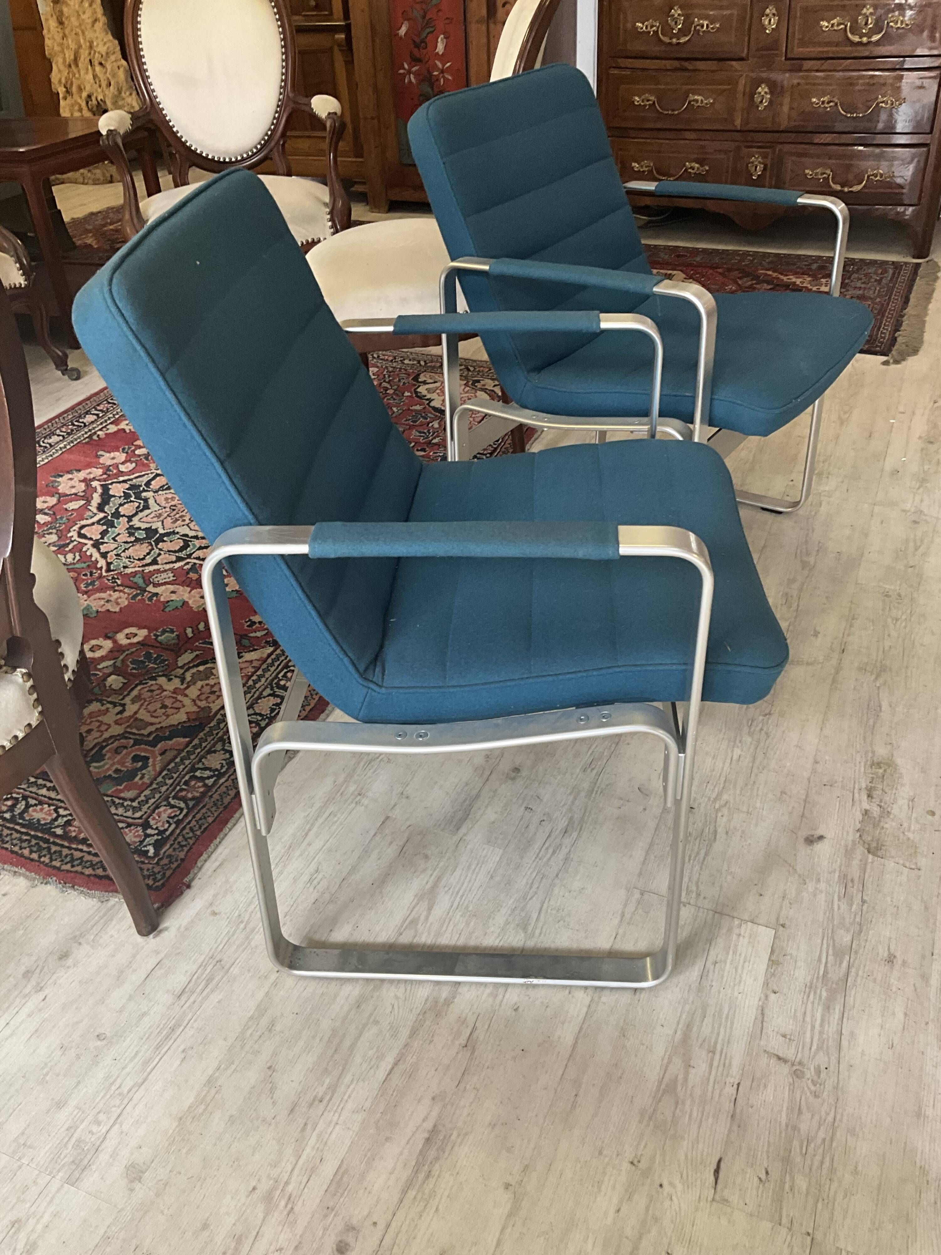 Paire de fauteuils par Karl Erik Ekselius