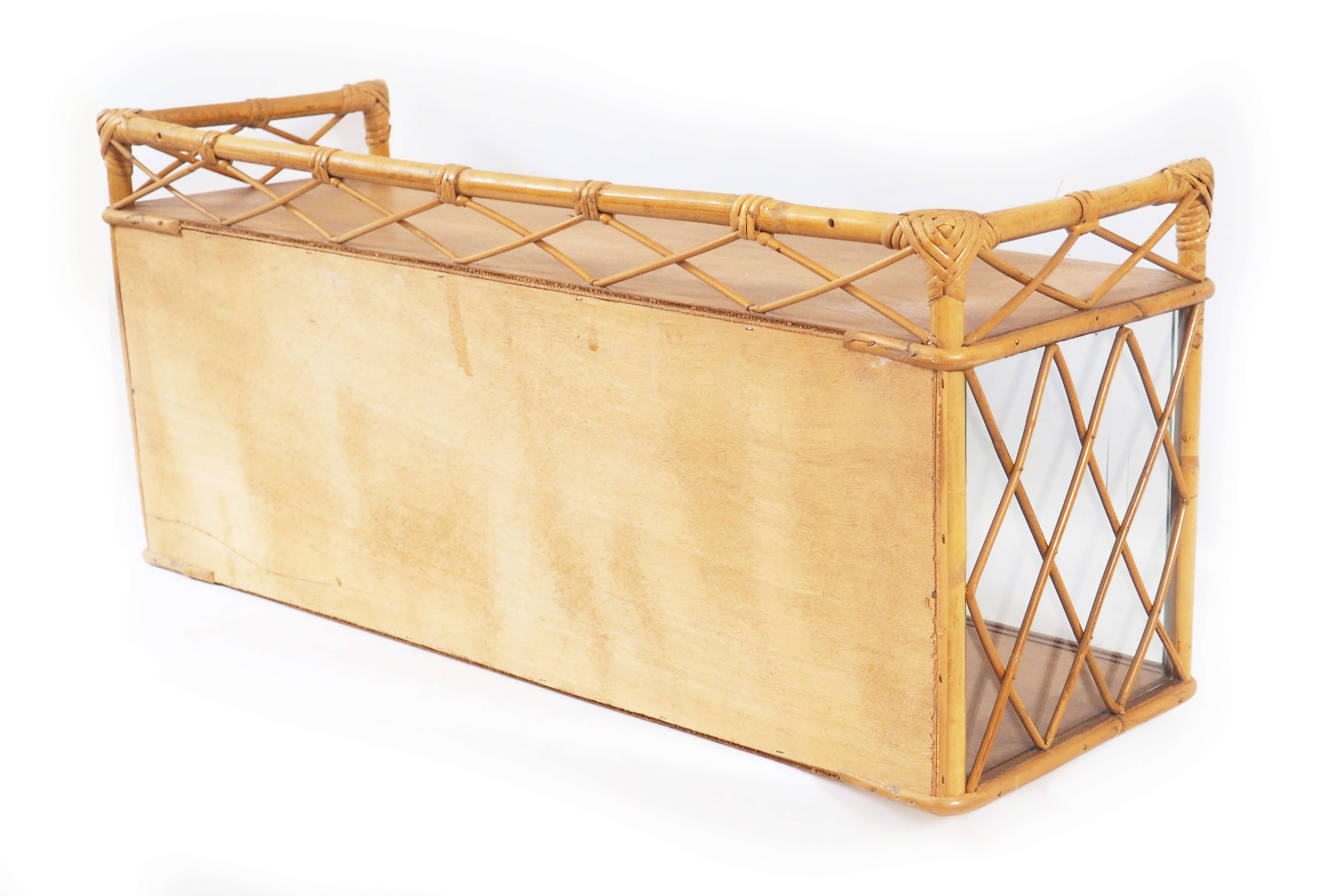 Etagère vitrée en rotin