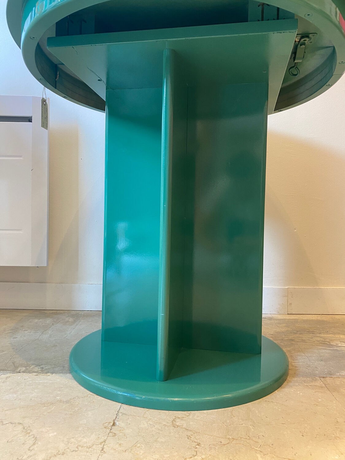 Lacquered round table