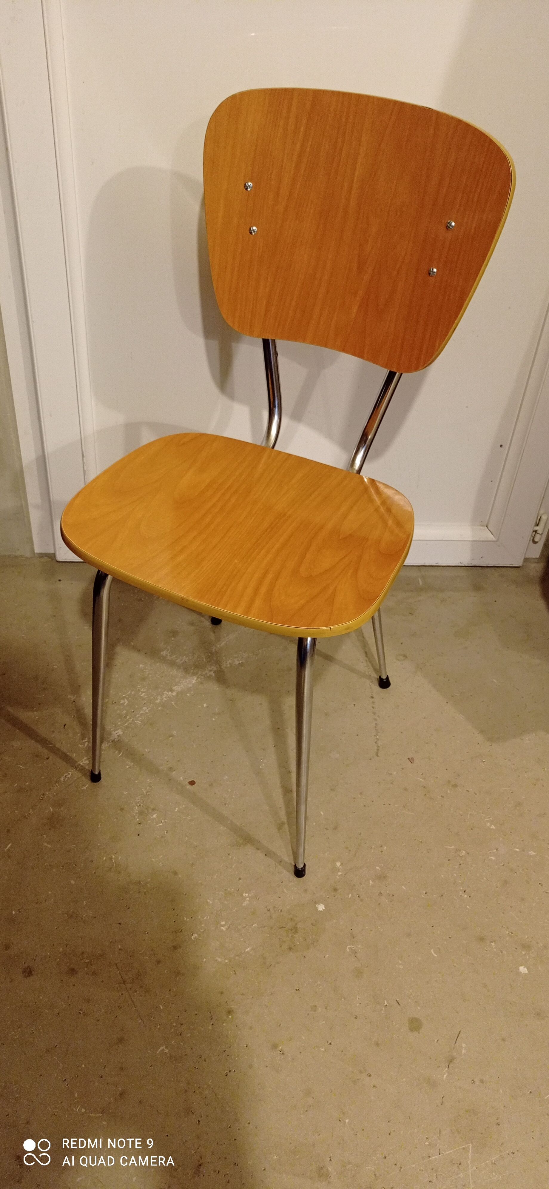 Chaise formica fauve