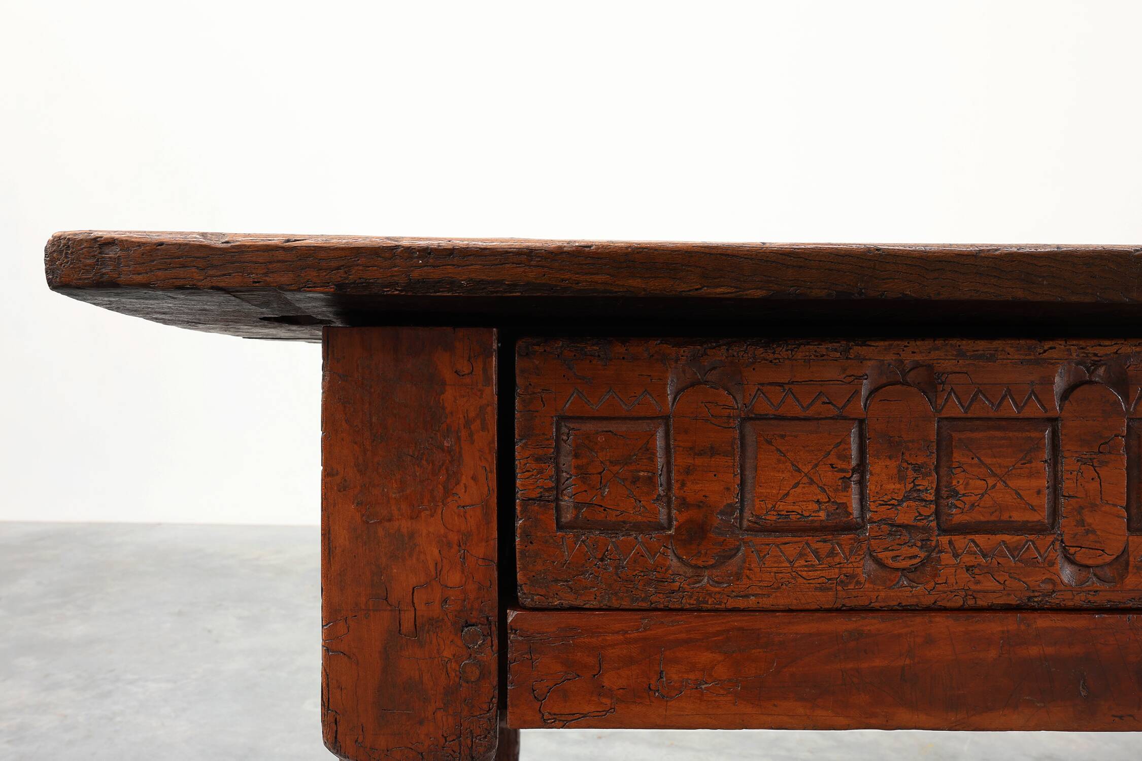 Oak hand-carved side table in wabi wabi style, Spain, 17th Century