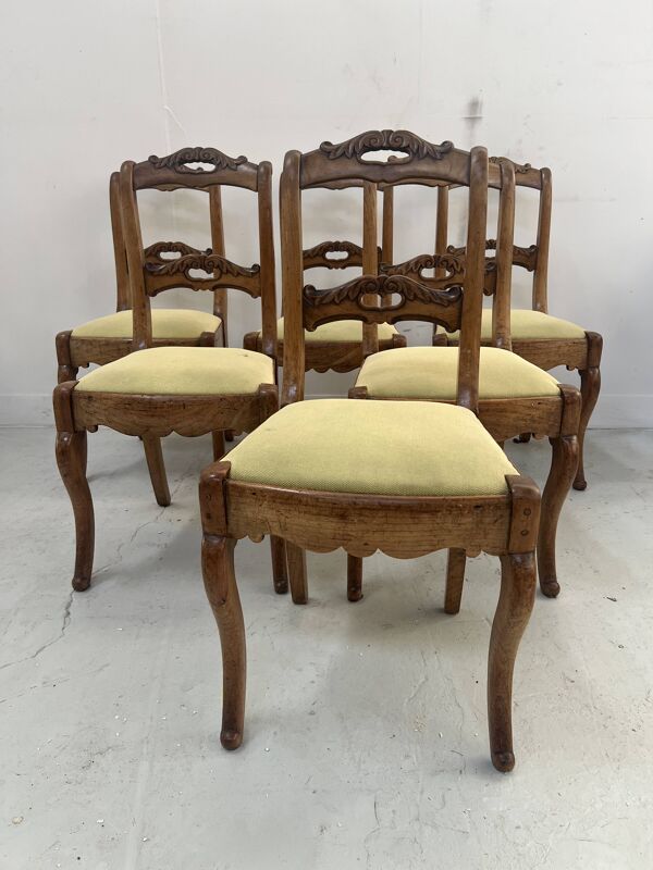 Suite de six chaises de style Louis Philippe en merisier XIX siècle