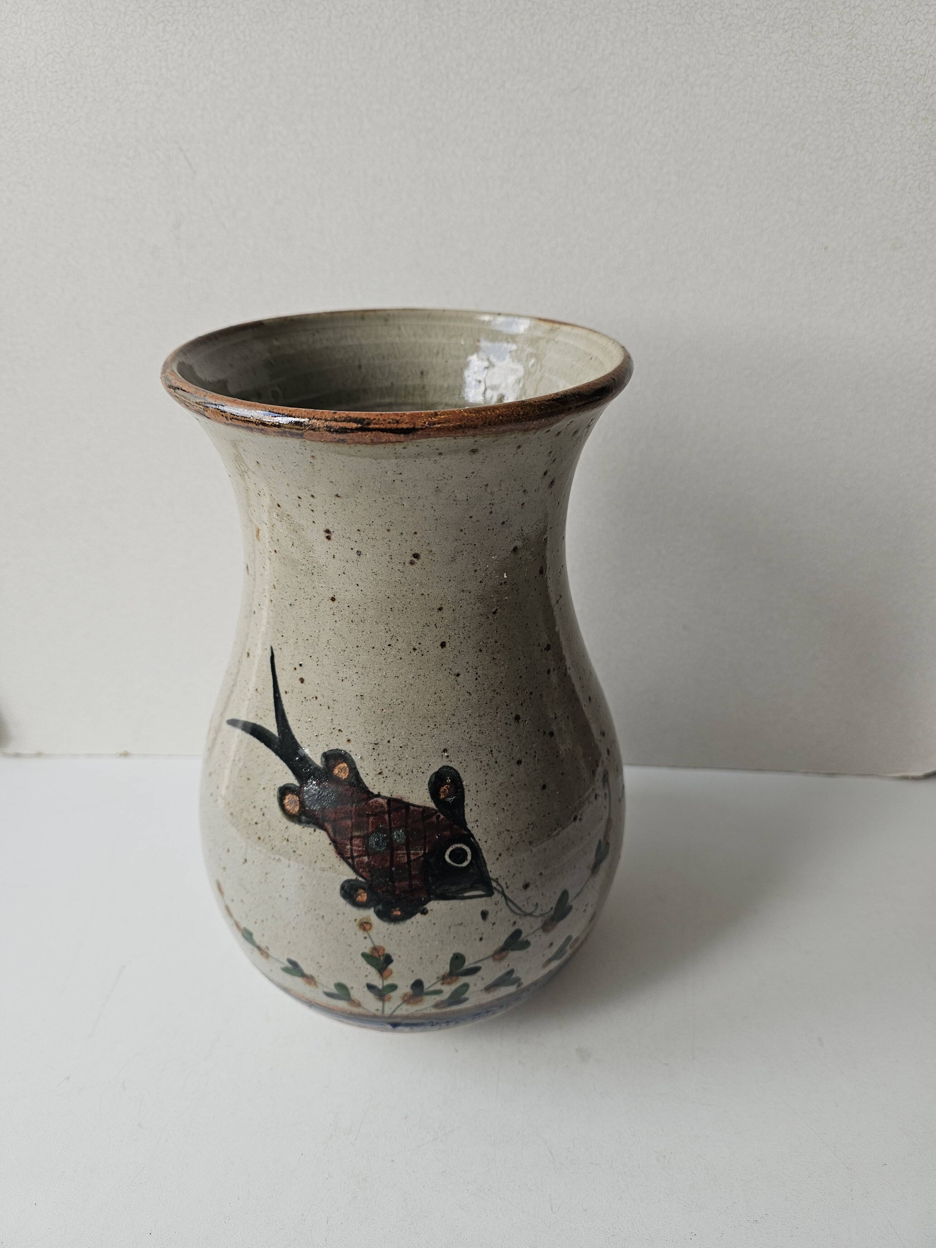 Ceramic vase with fish pattern - Vintage signed (signature to be identified)
